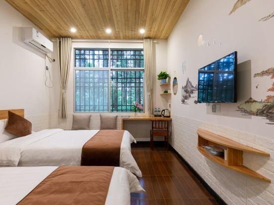 Twin Bed Room