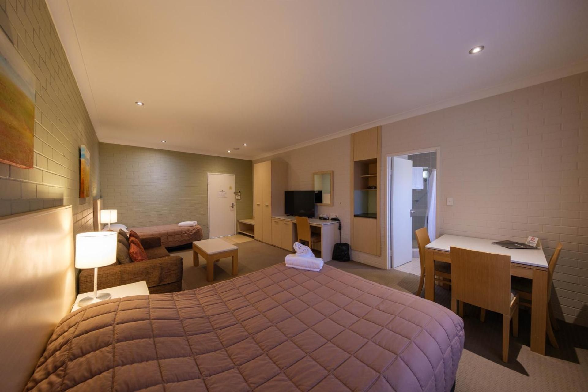 Queen, Double Foldout & Single Room