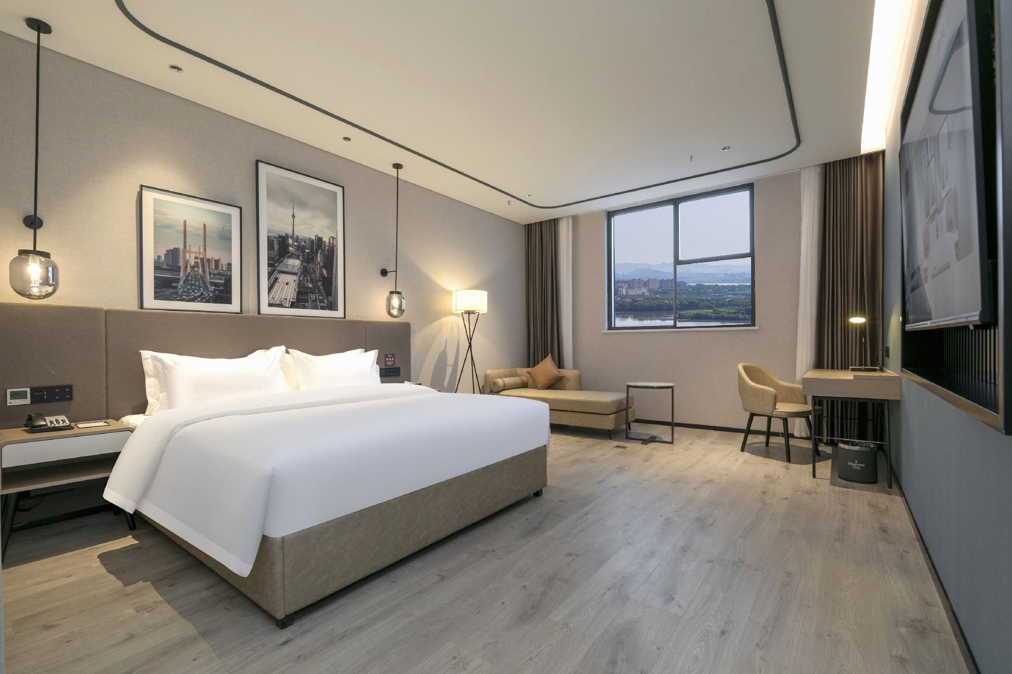 WH - Deluxe Bed Room