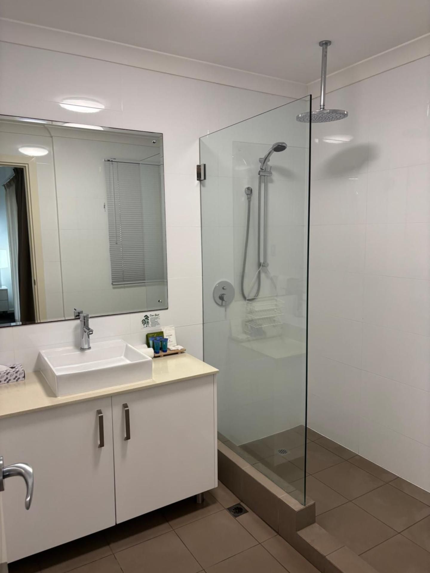 1 Bed Courtyard/Balcony Room