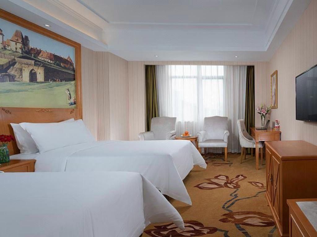 Vienna - Functional Chess Room With Twin Bed