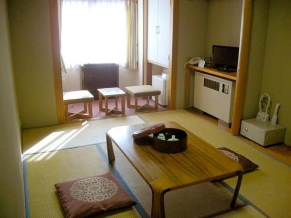 Japanese Style Twin Room with Shared Toilet