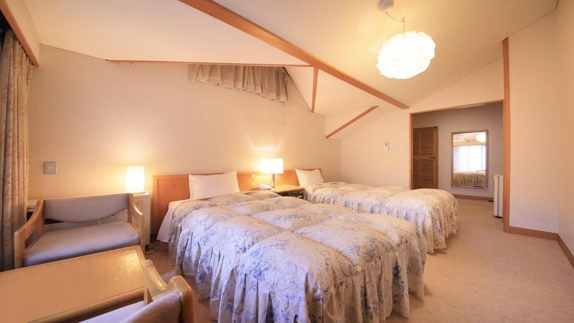 Twin Room with Bathroom