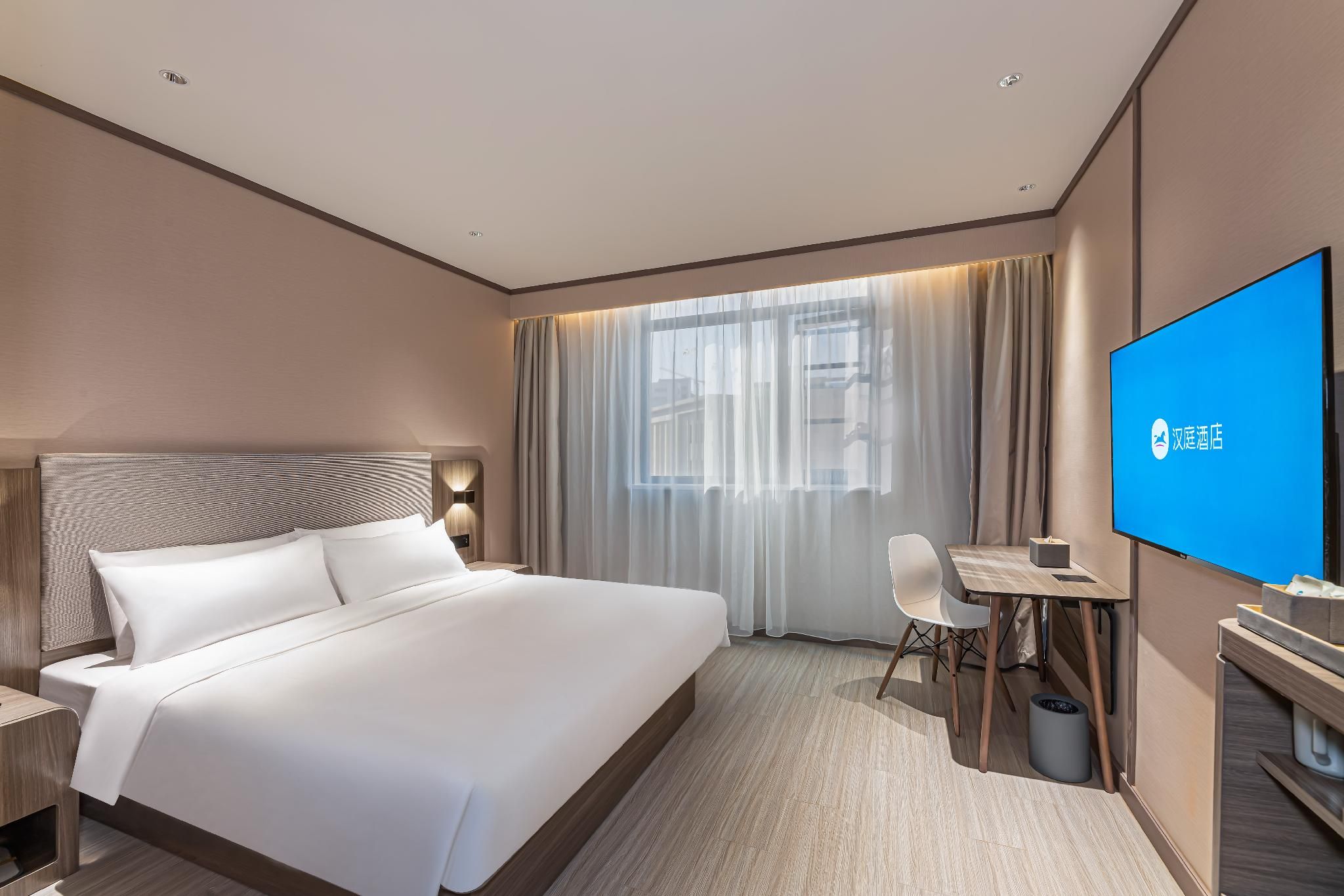 Queen Superior Room