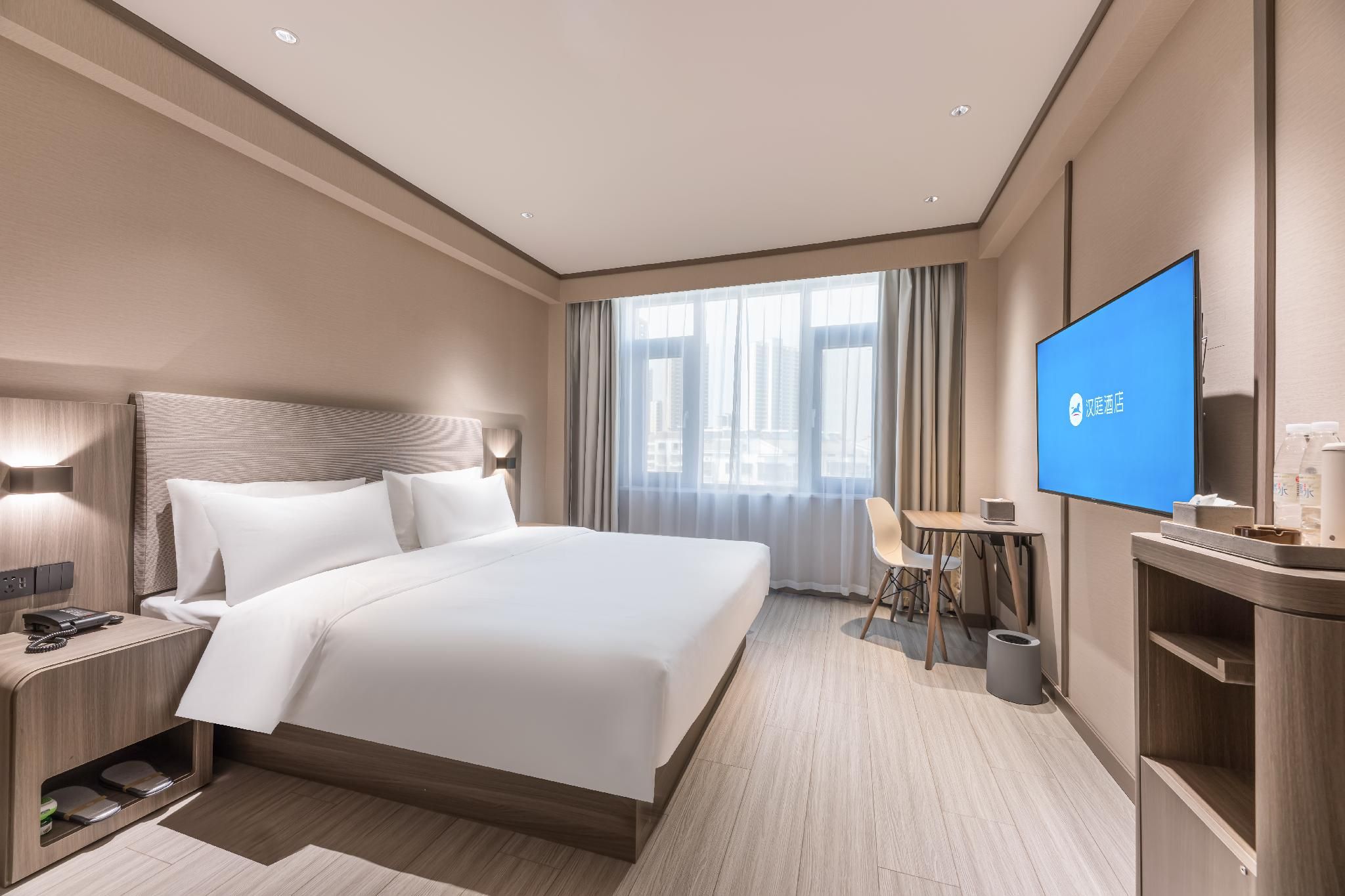Queen Superior Room