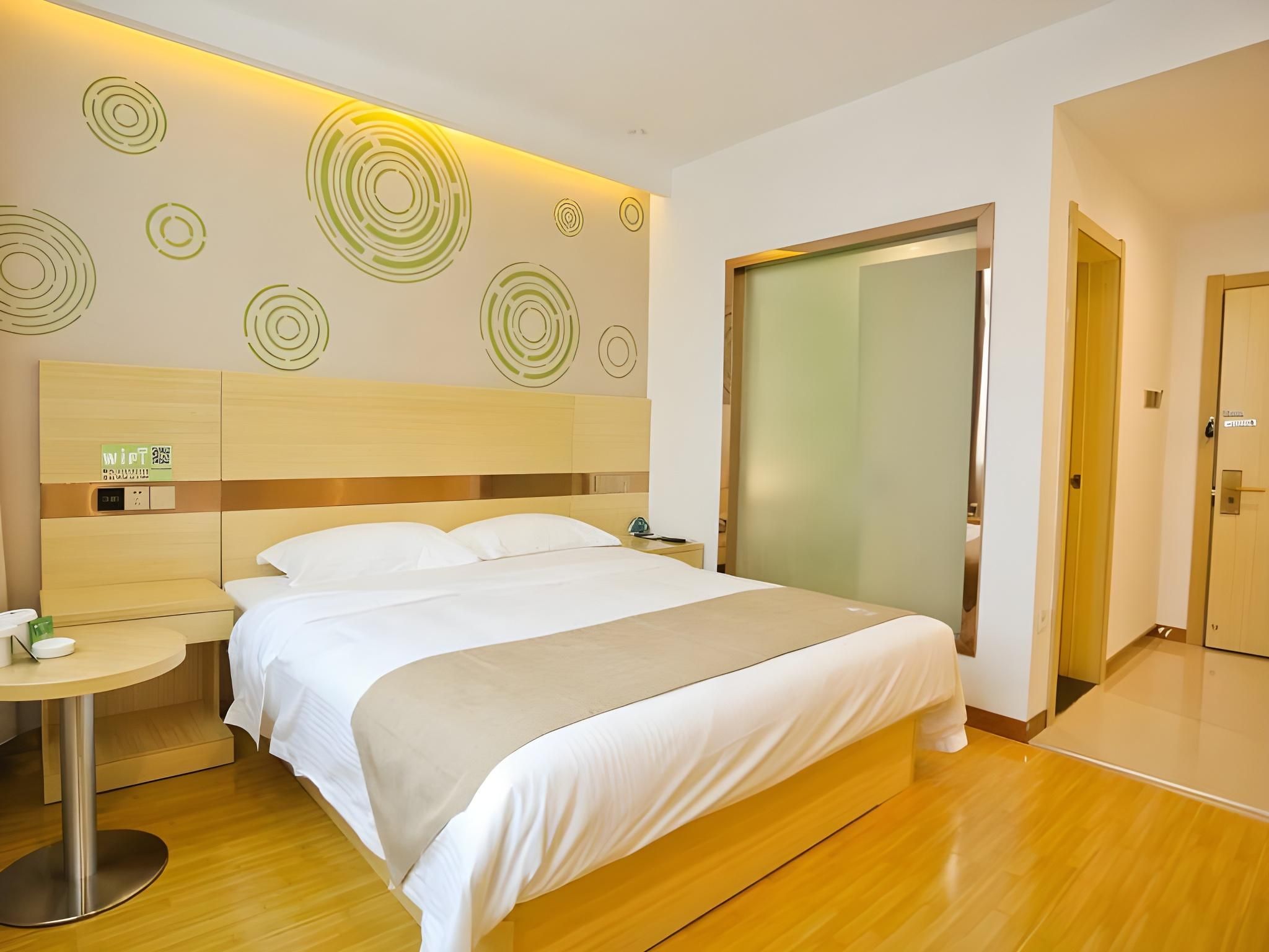Hotel Queen Room