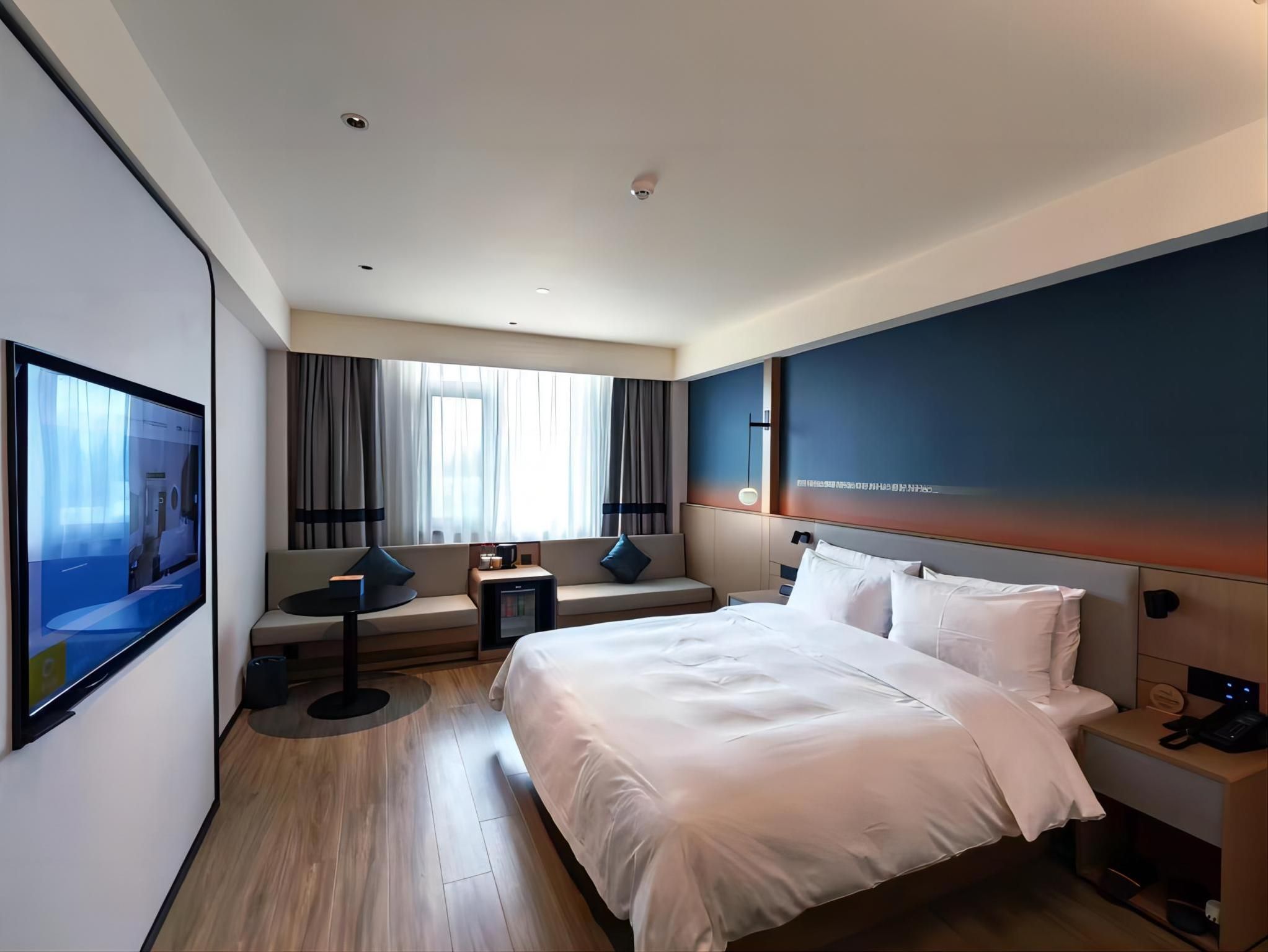 Business Queen Bed Room