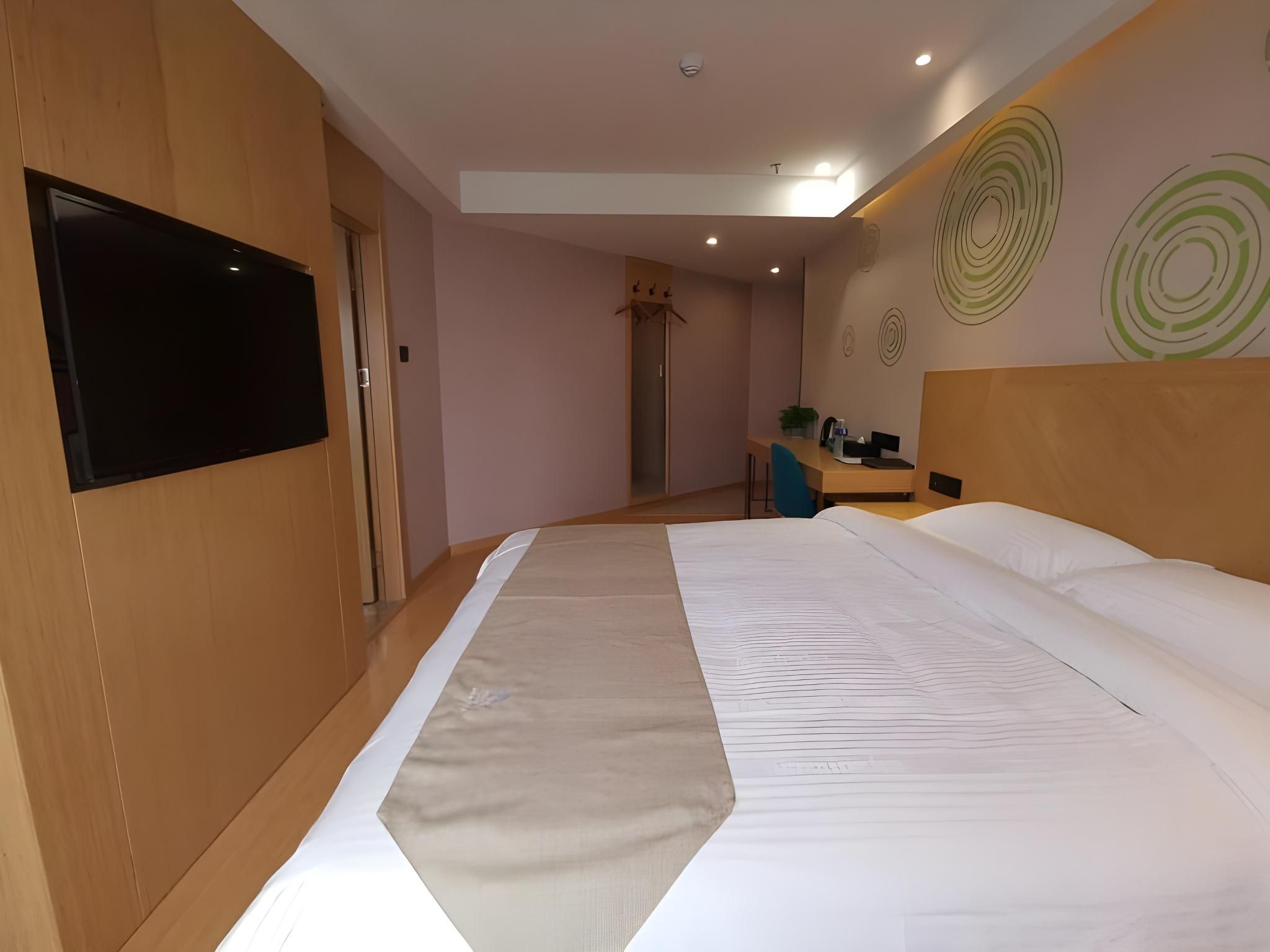 Hotel Queen Room