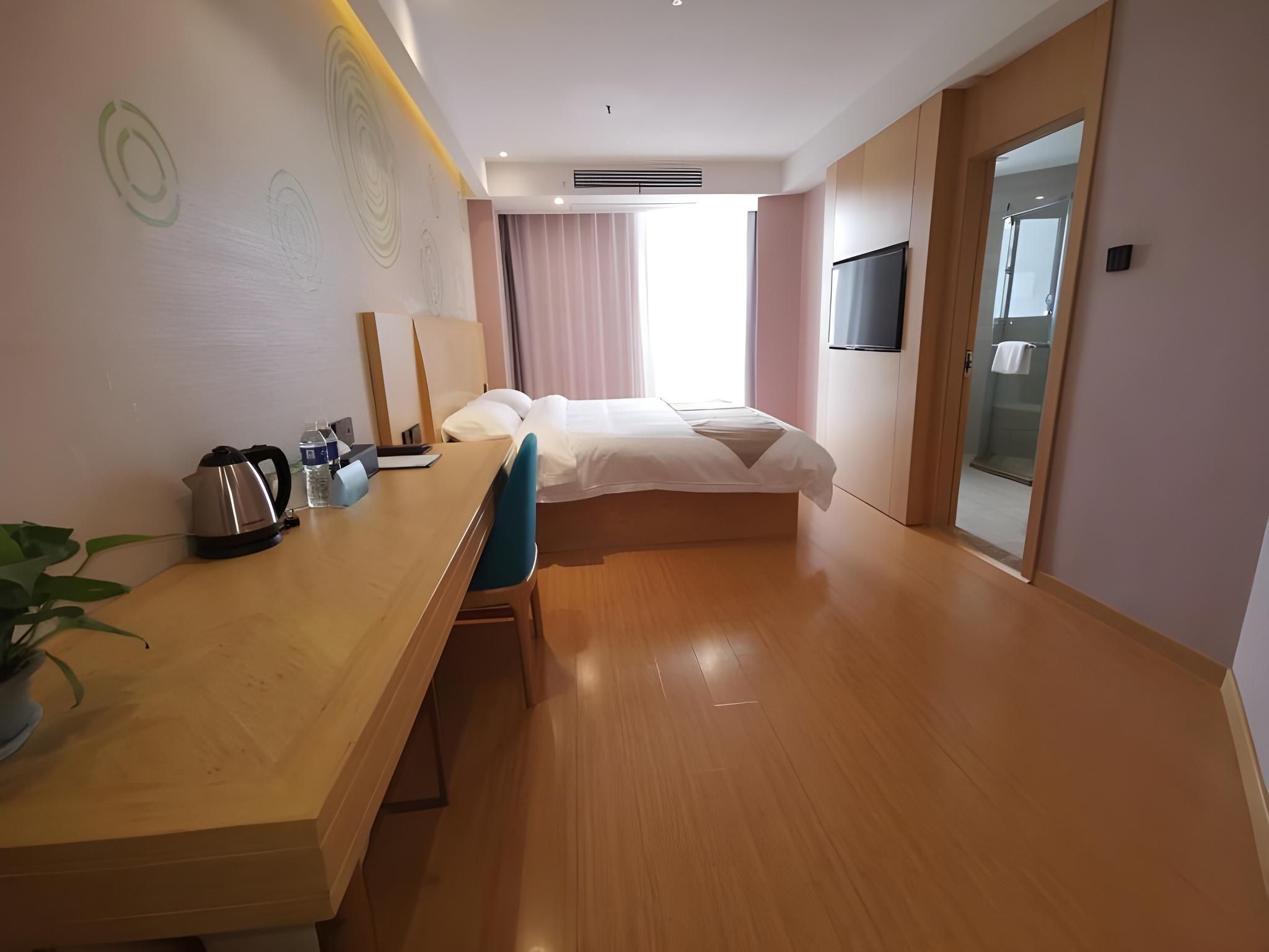 Hotel Queen Room