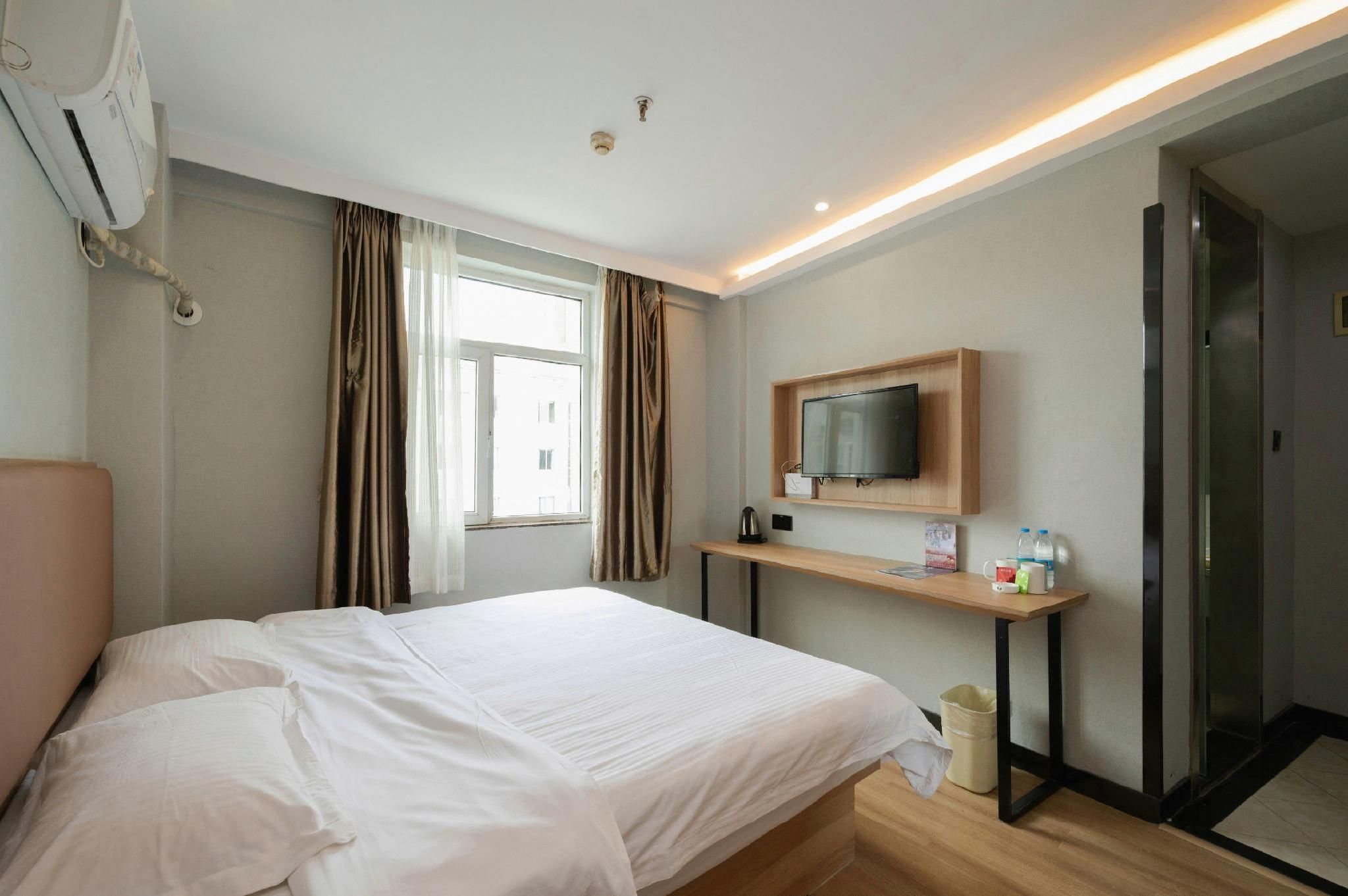 GTI - Business 1 Bed Room, 1.8M Bed