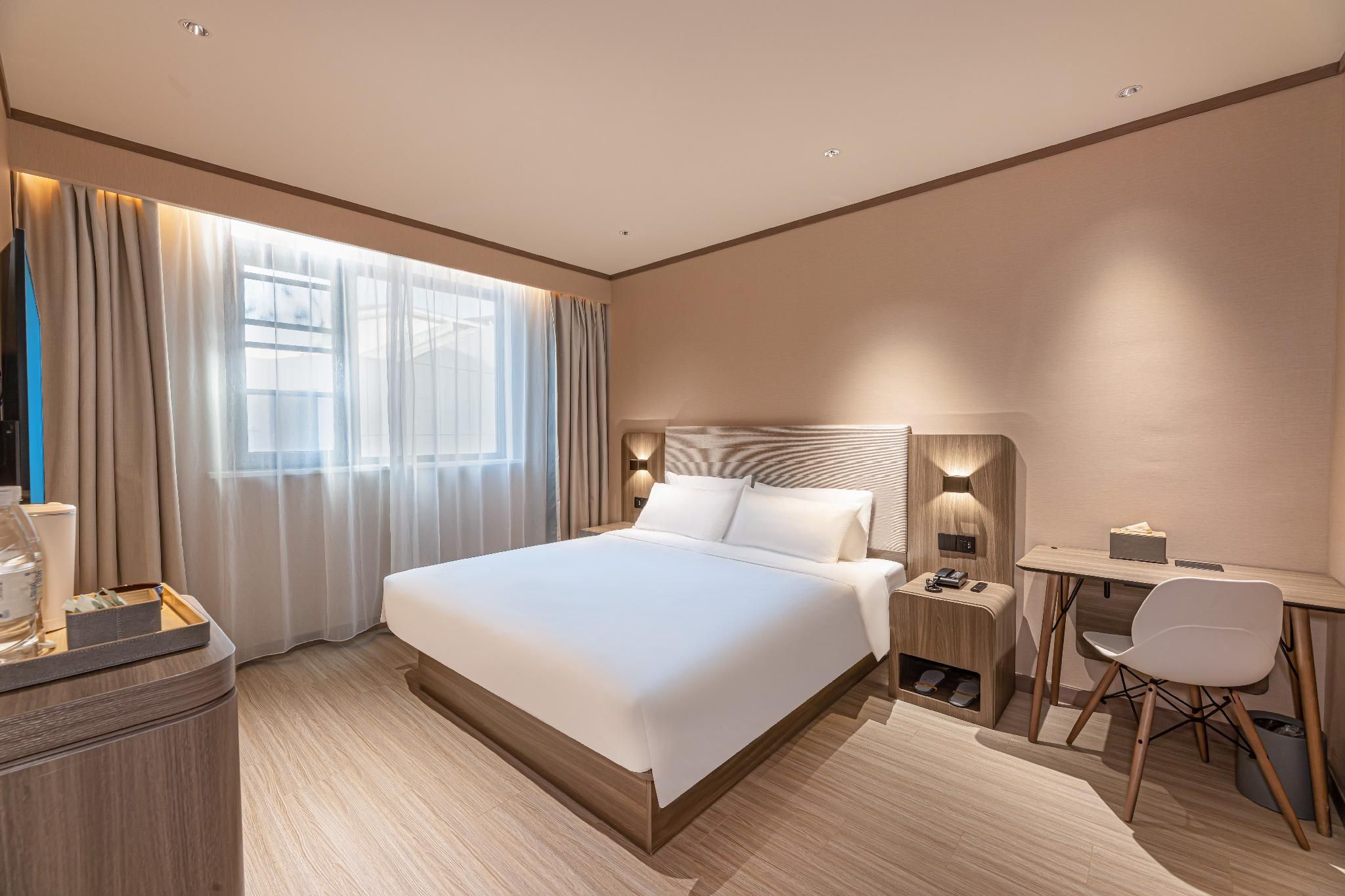Queen Superior Room