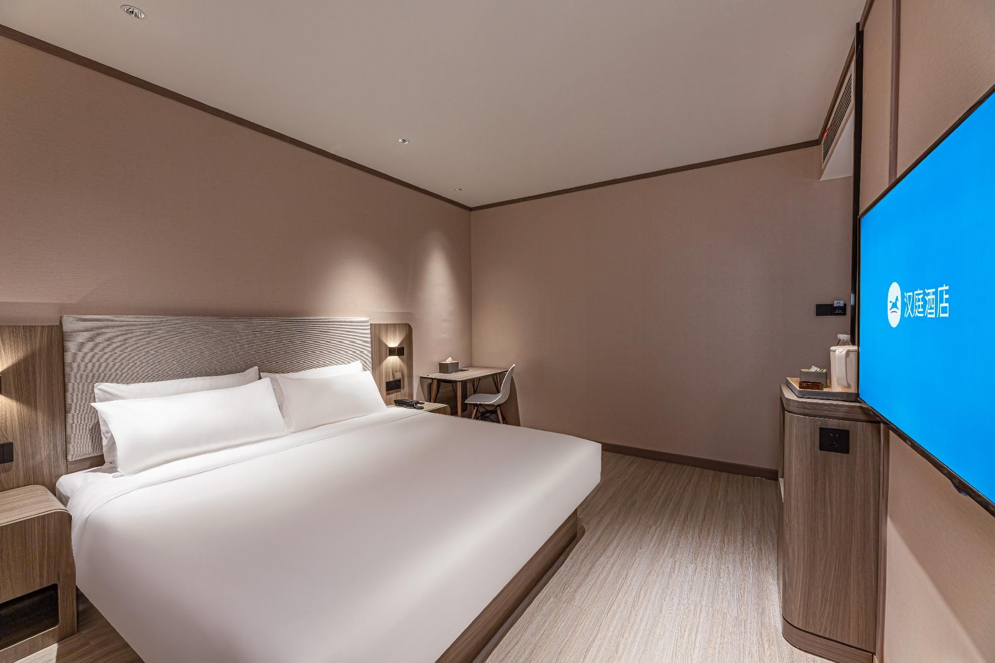 Queen Superior Room