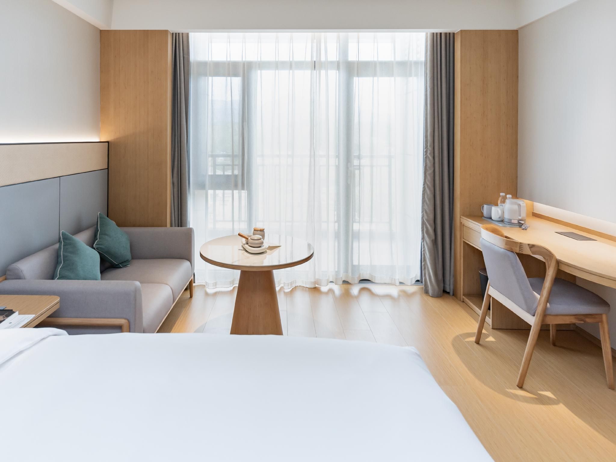Business Queen Bed Room
