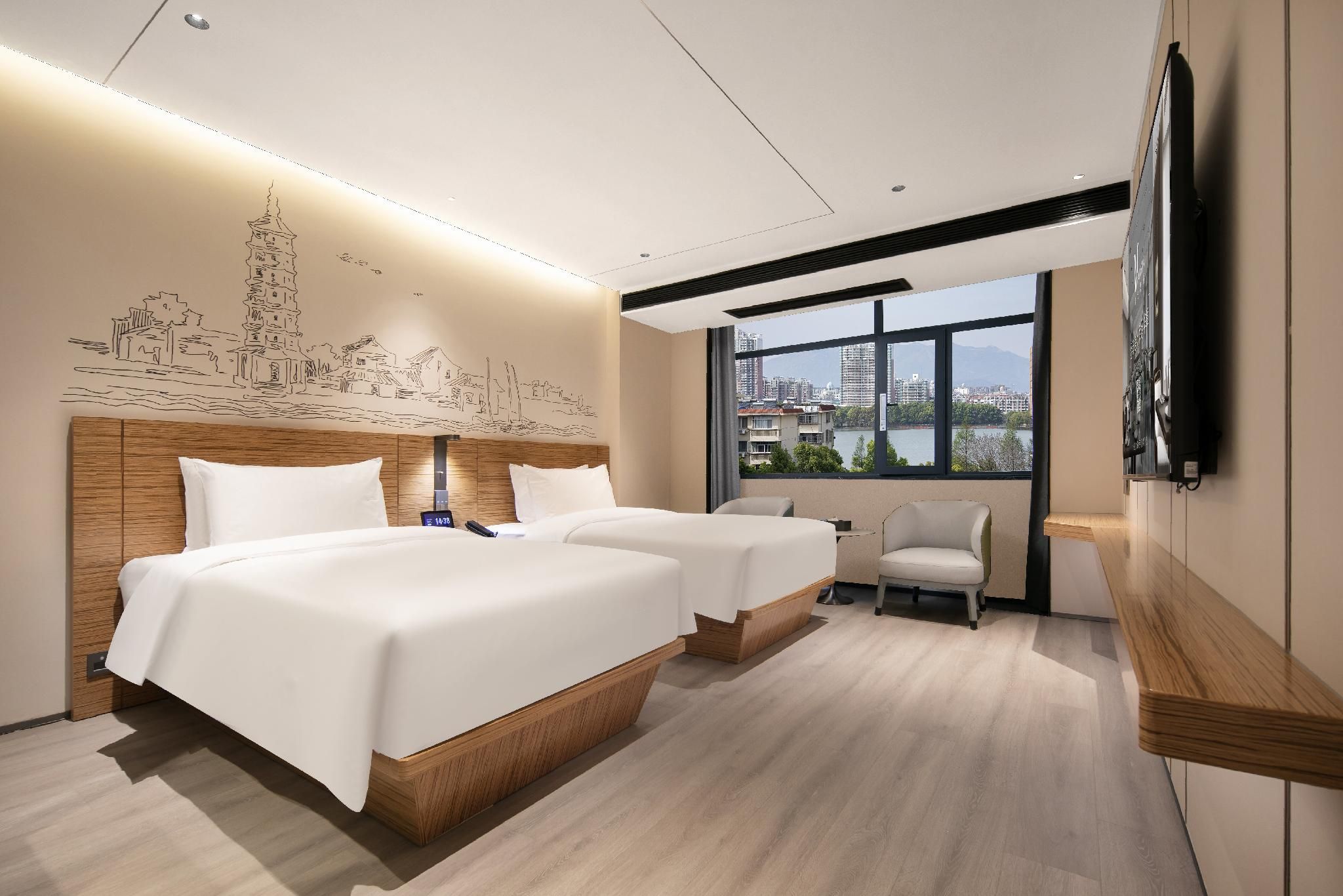 Huazhu - Deluxe Twin Room