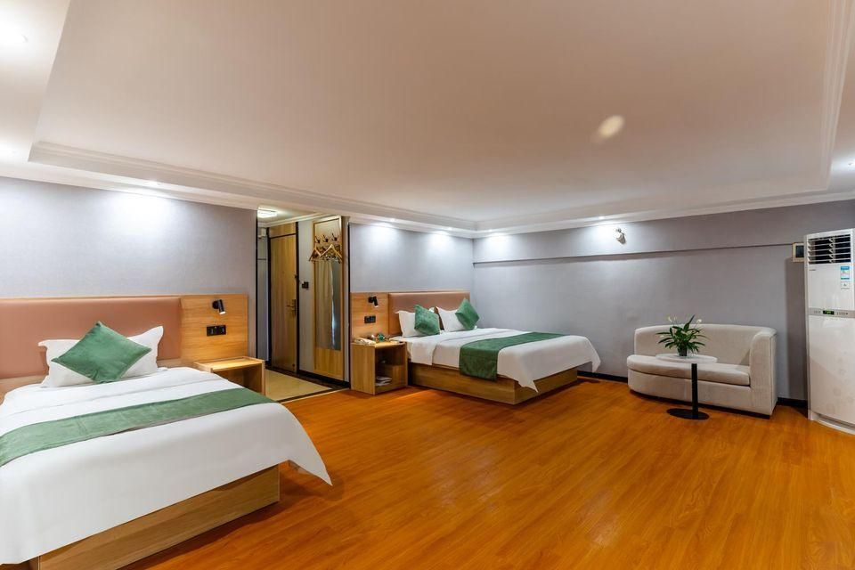 Deluxe Family Room