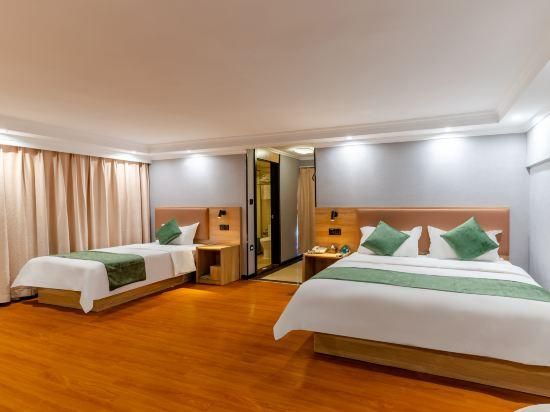 Deluxe Family Room