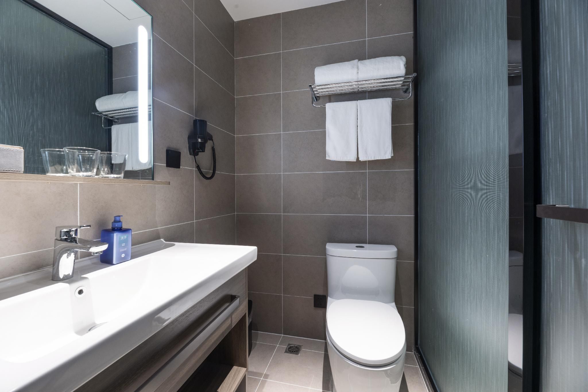 Queen Superior Room