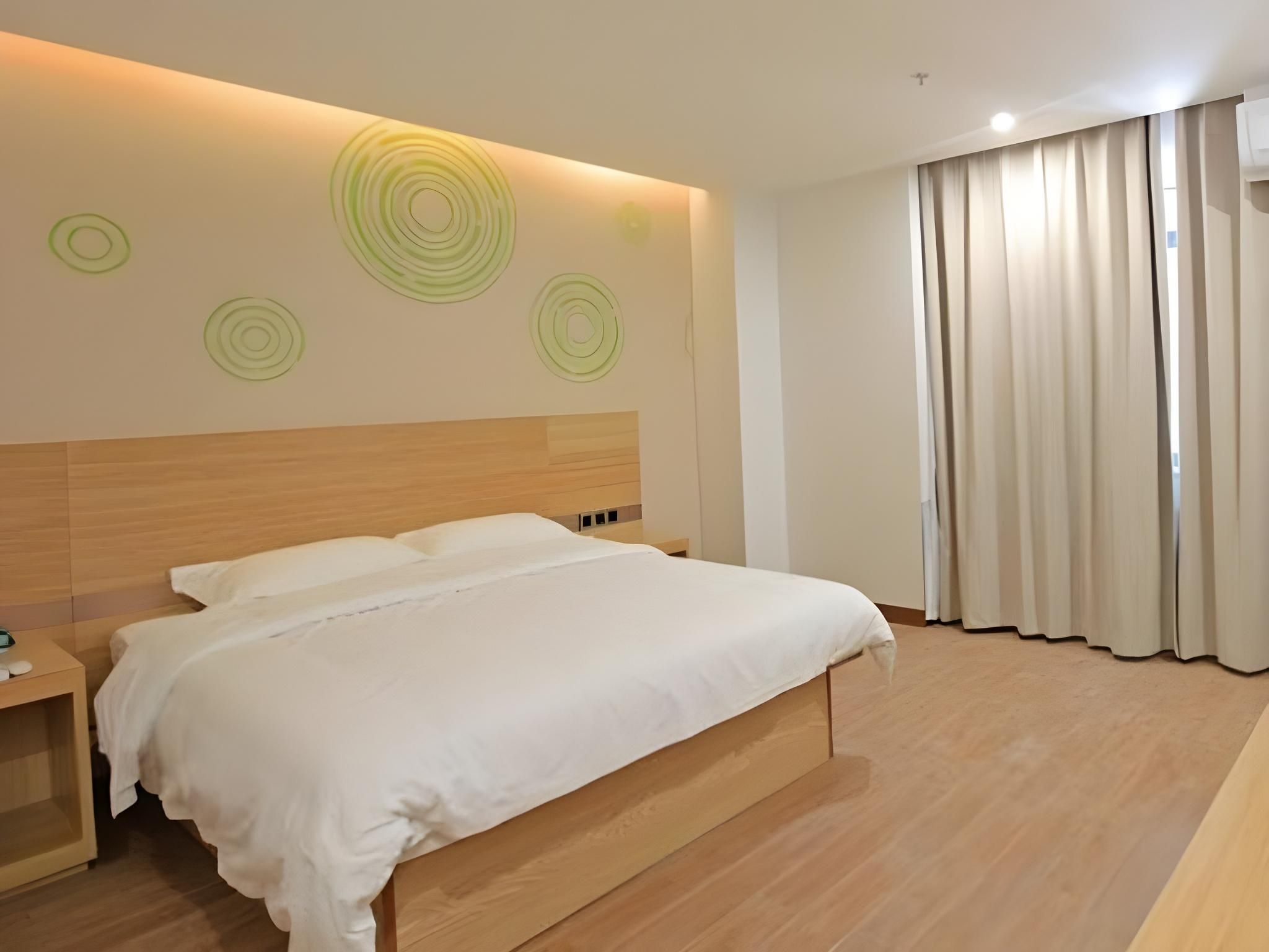 Hotel Queen Room