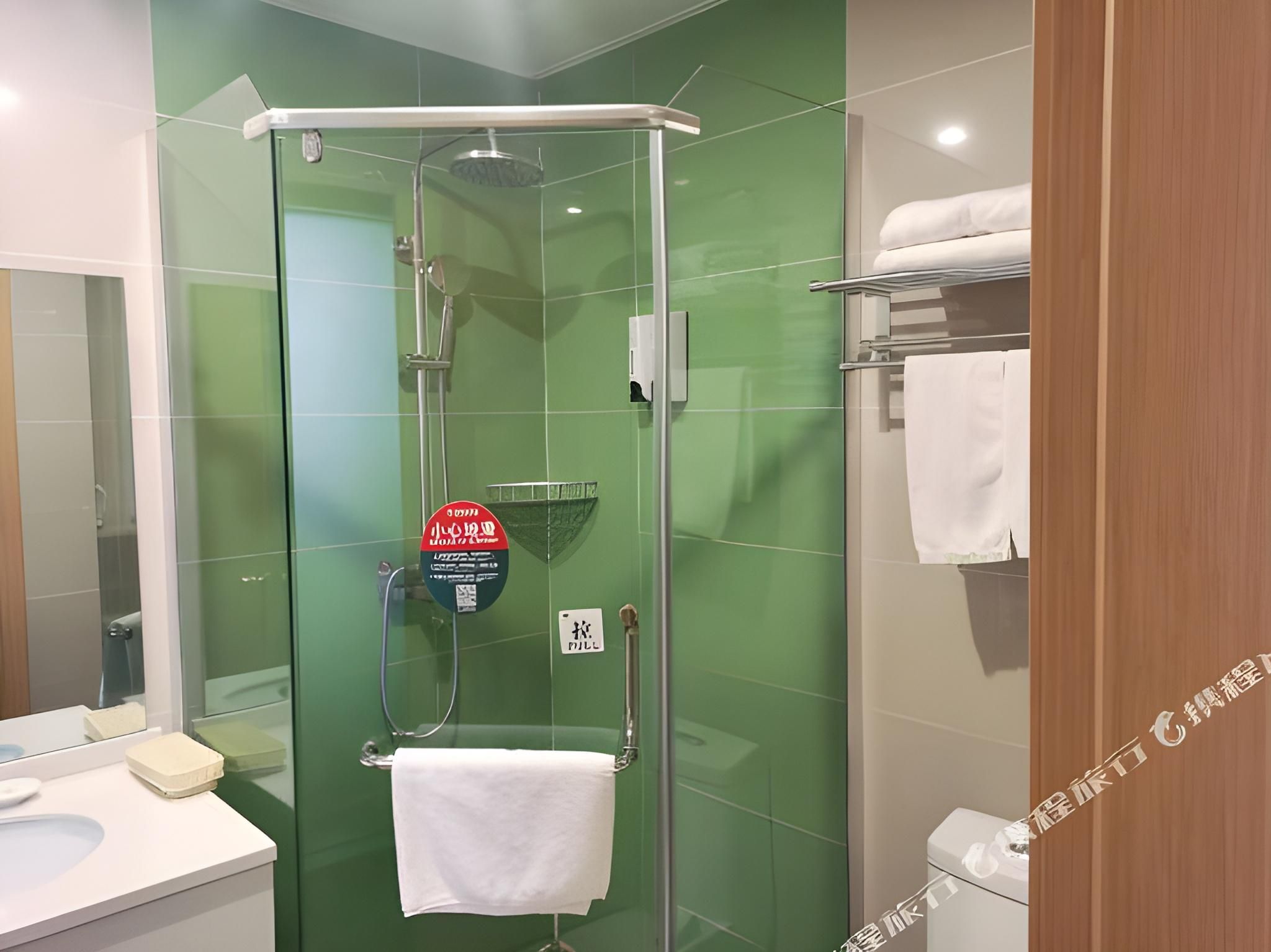 Business Queen Room