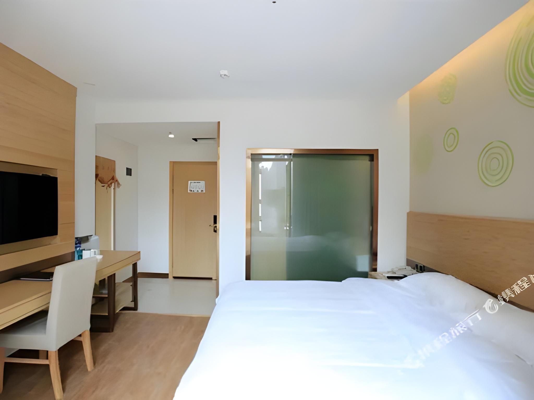 Queen Room with View