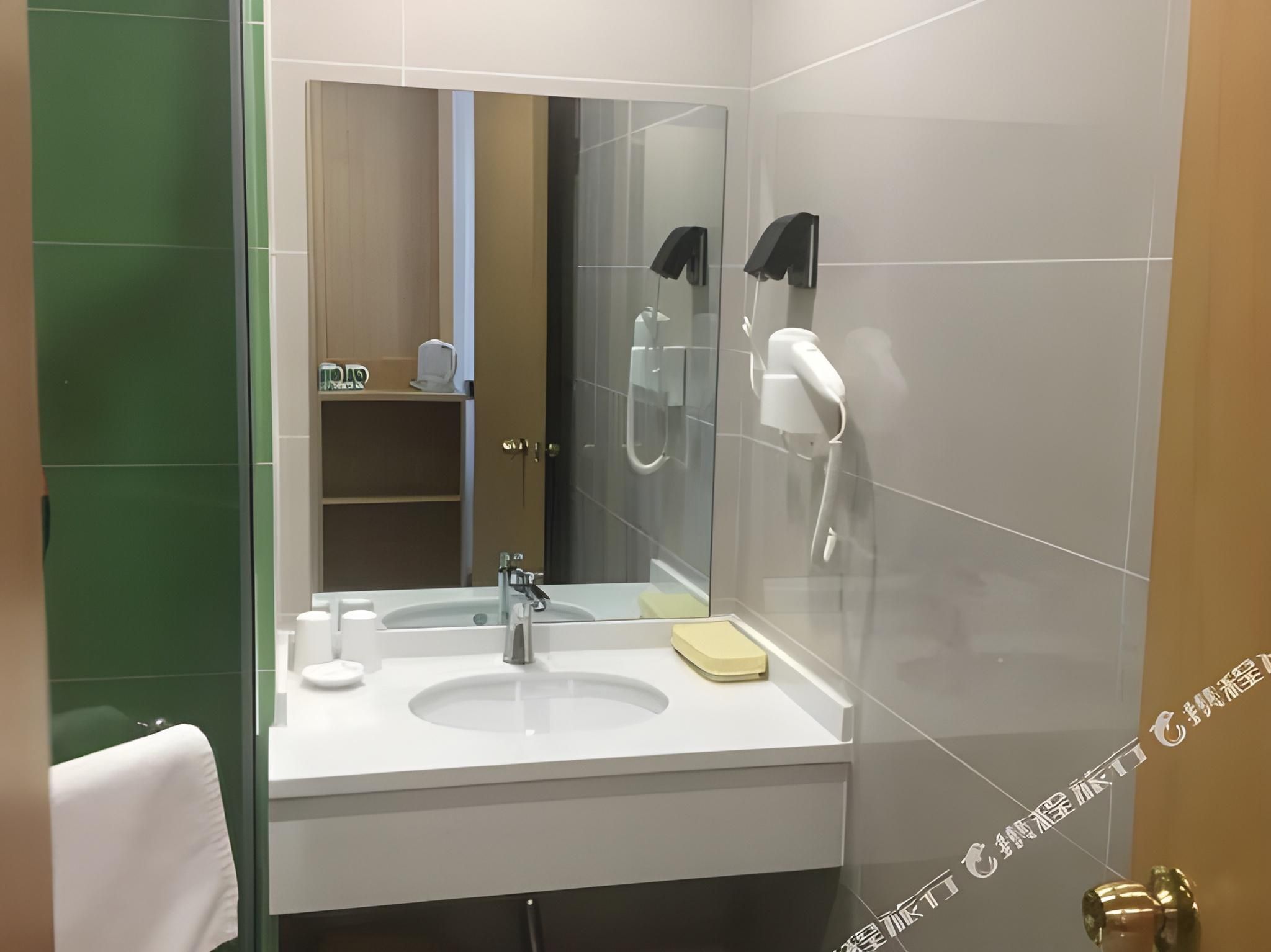 Queen Room with View