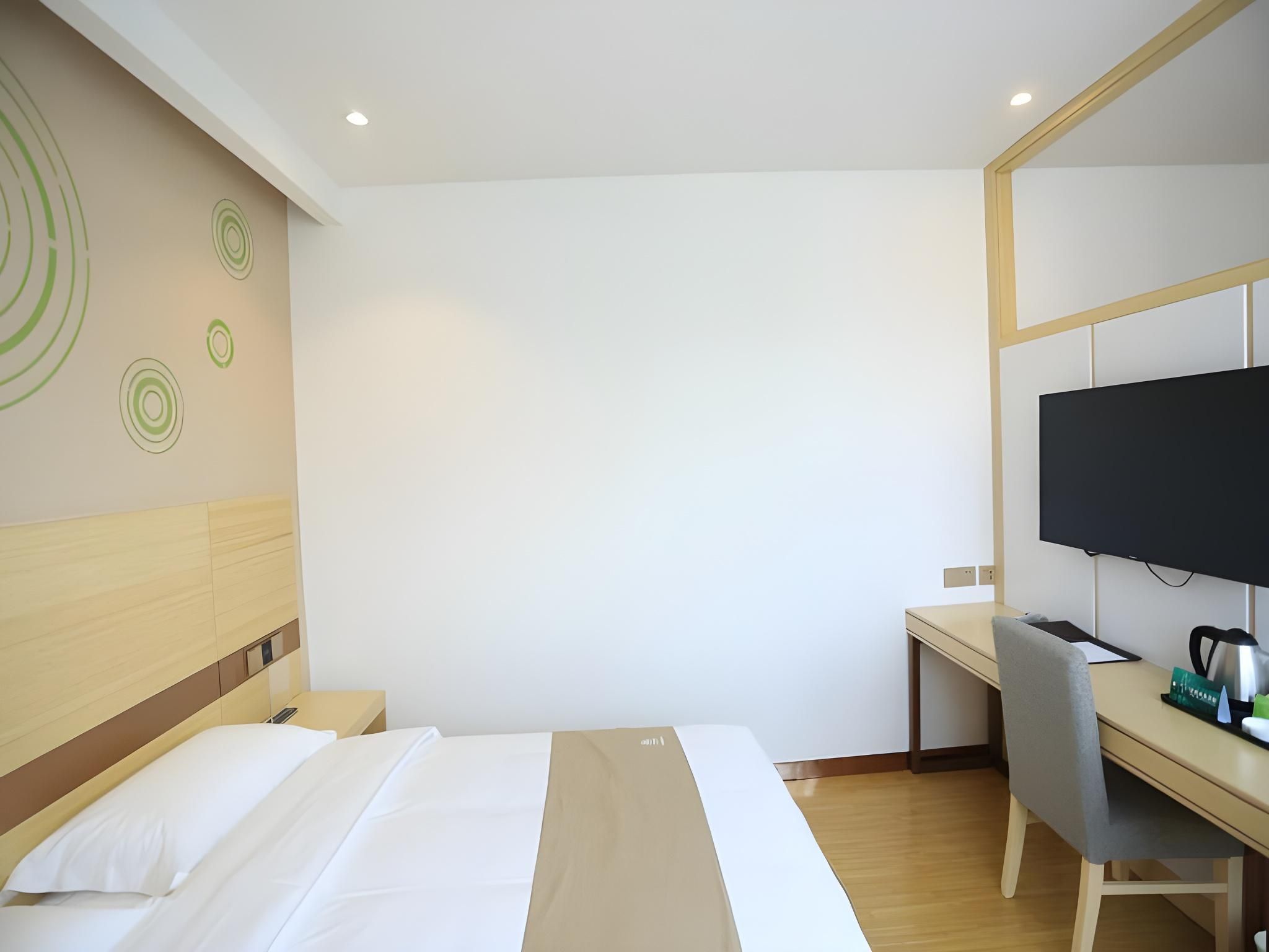 Feature Queen Room