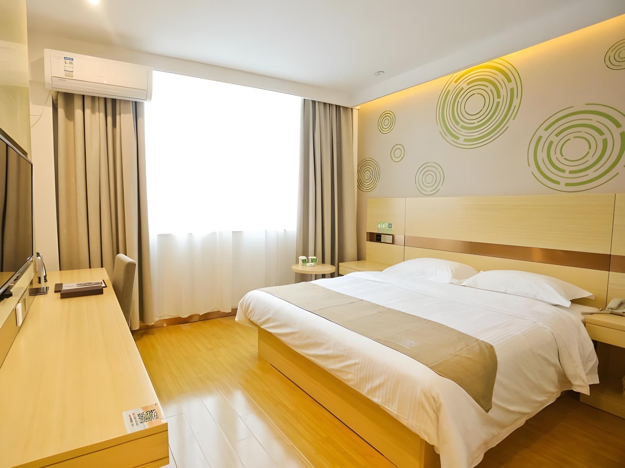 Hotel Queen Room