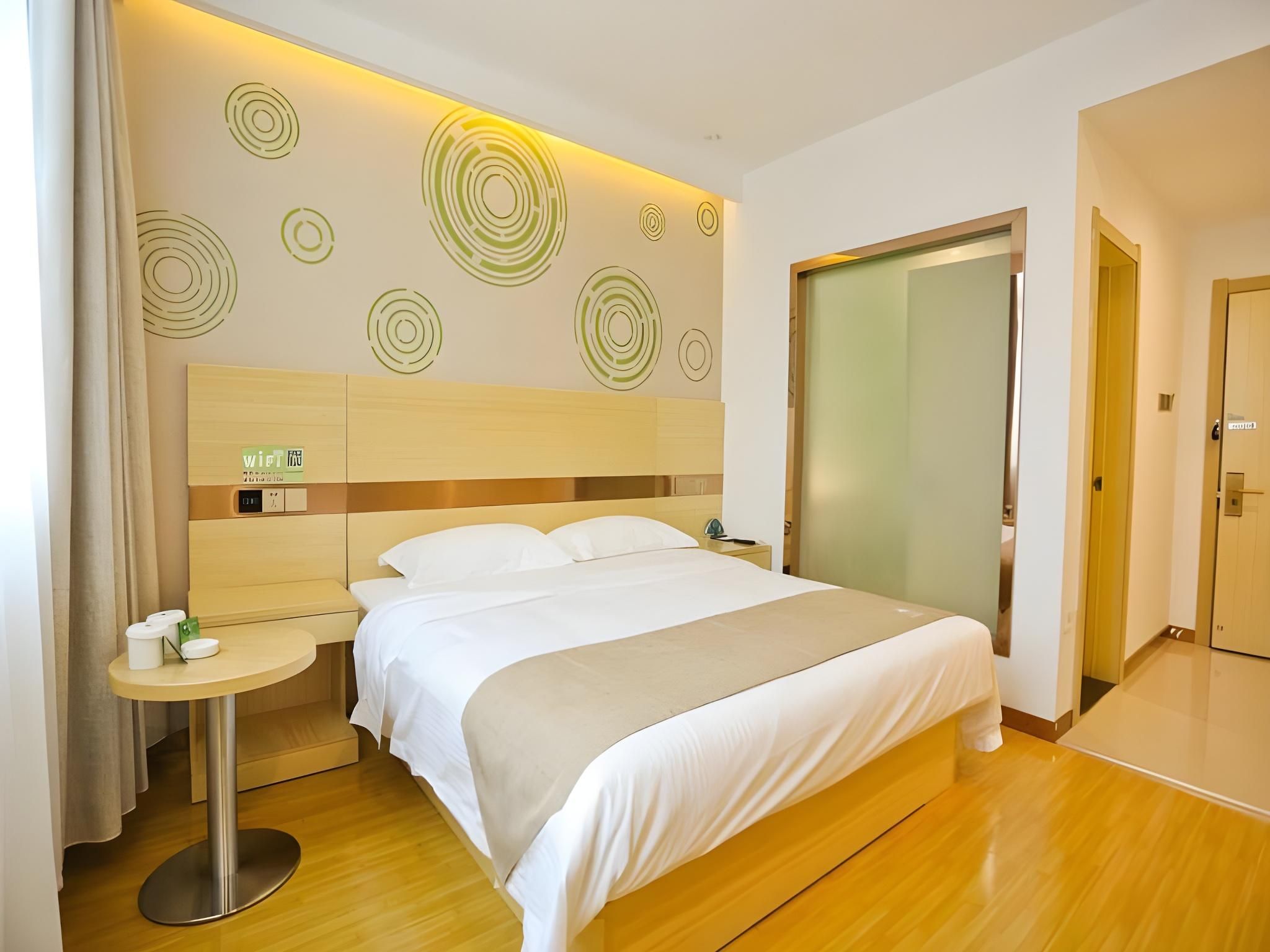 Business Queen Room