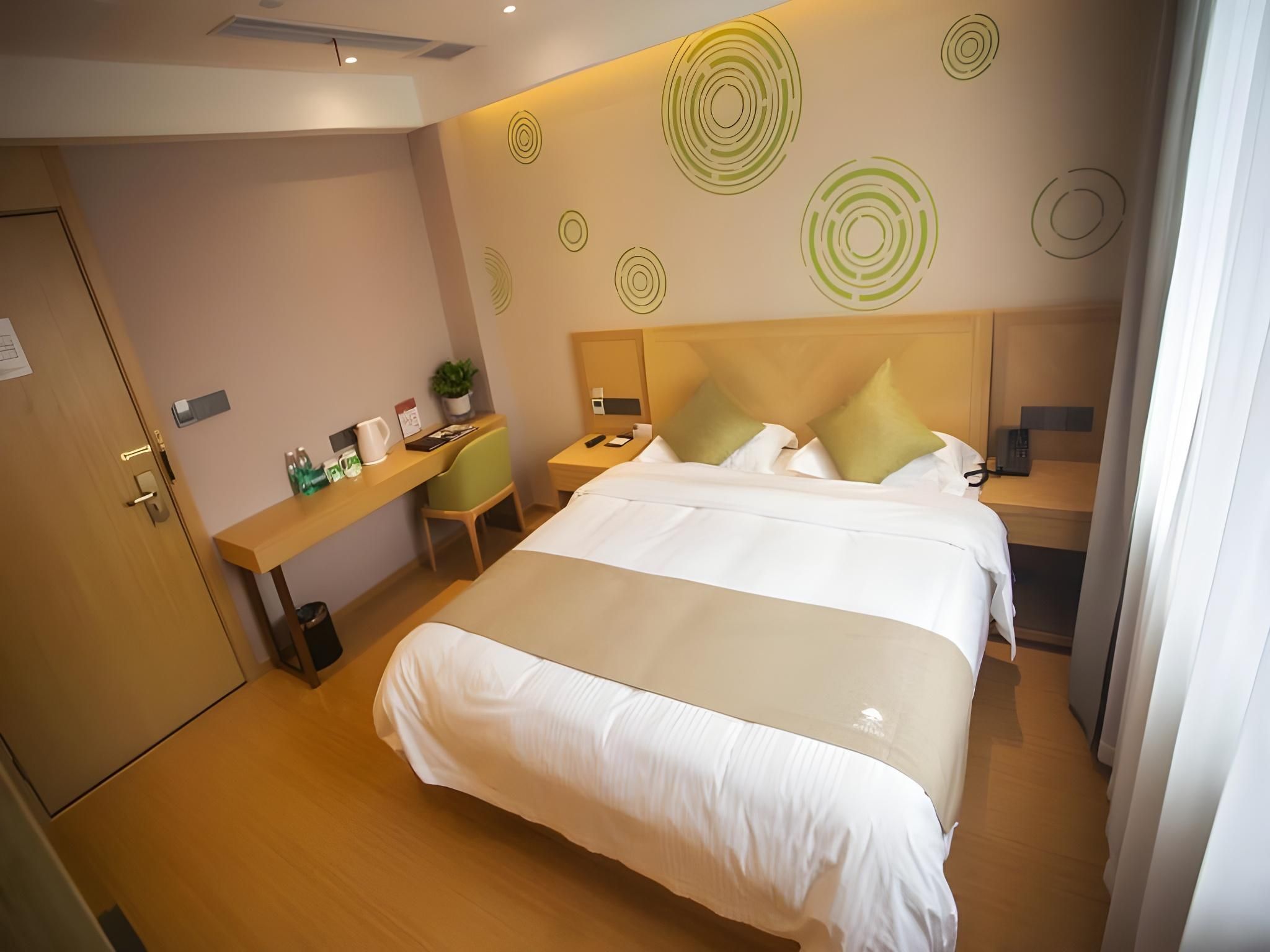 Hotel Queen Room