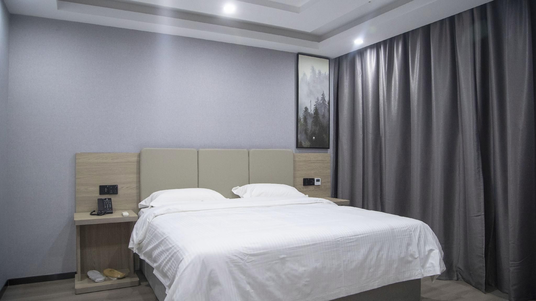 GTR - Guest Room with One 1.8M Bed