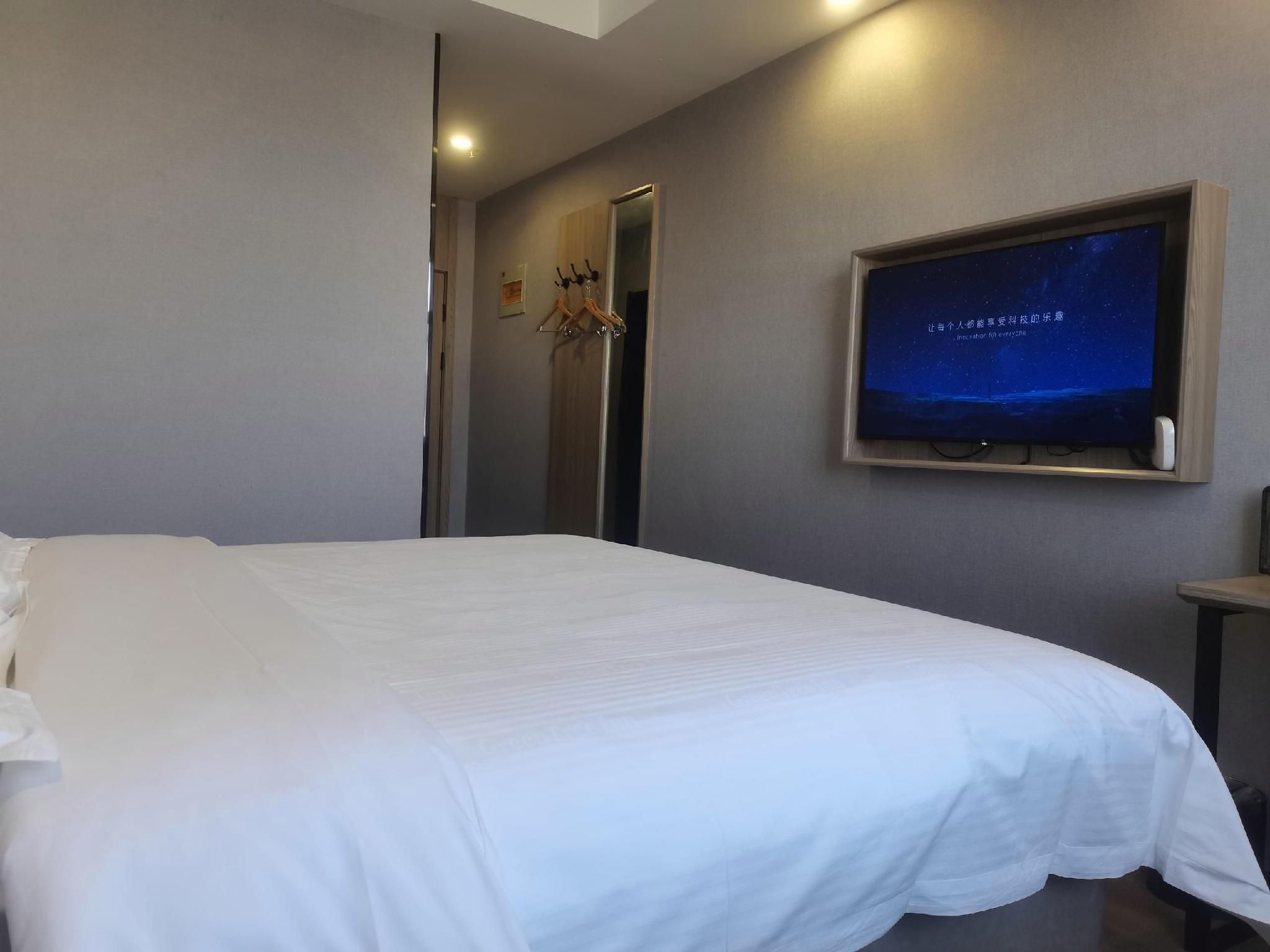 GTR - Guest Room with One 1.8M Bed