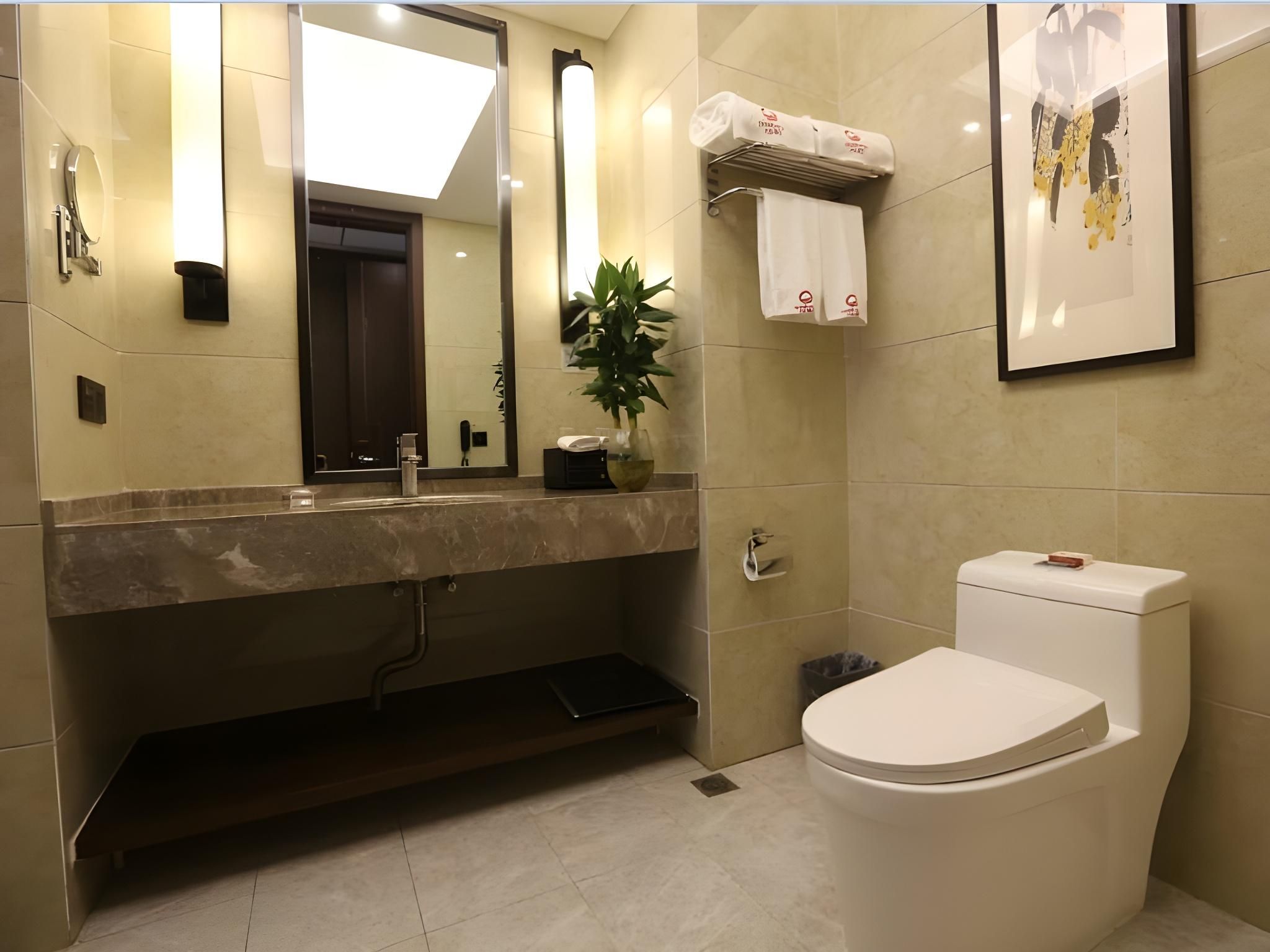 Queen Deluxe Room