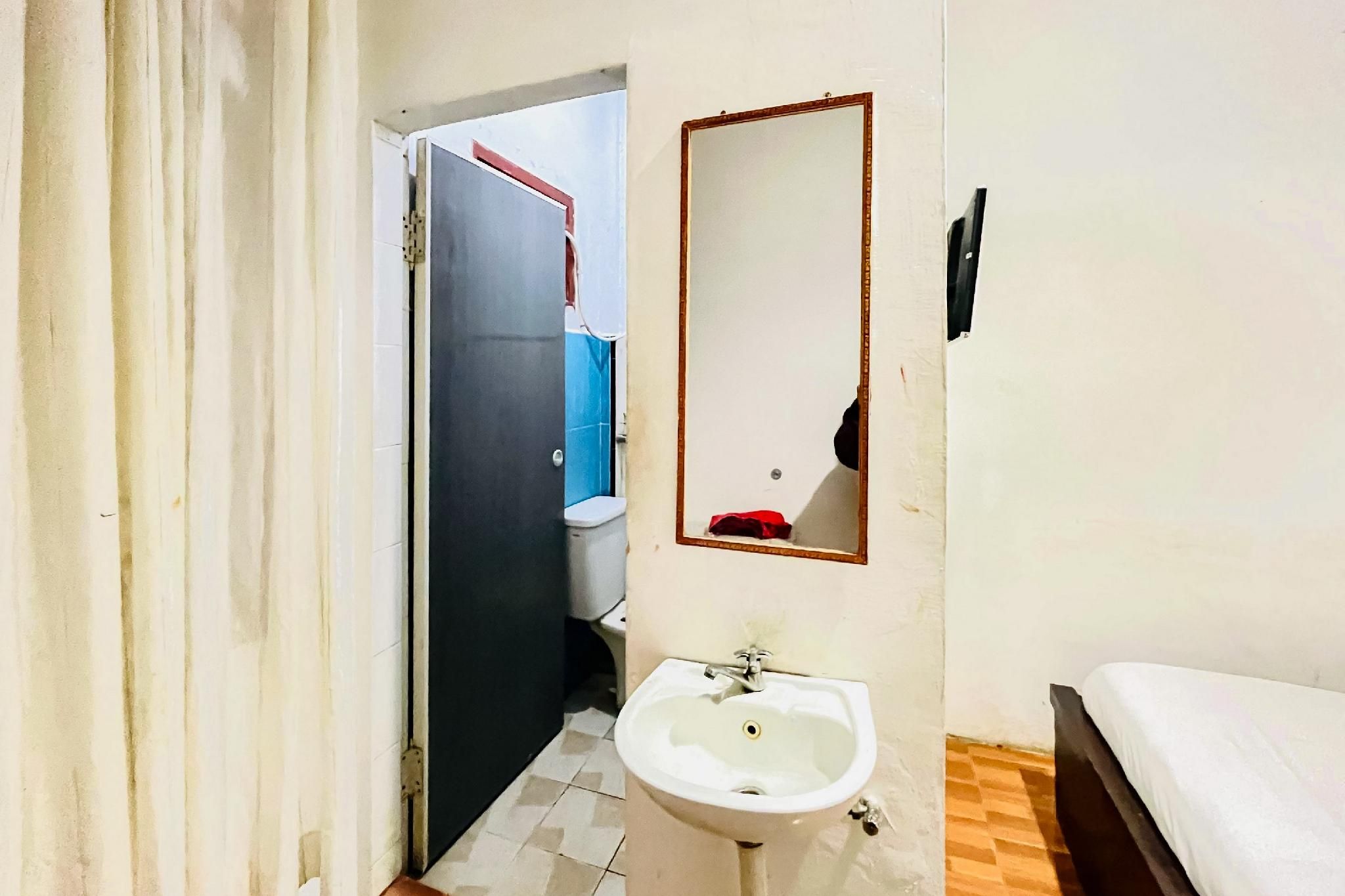 RedDoorz @ Serdika Pavilion Berastagi Standard Room