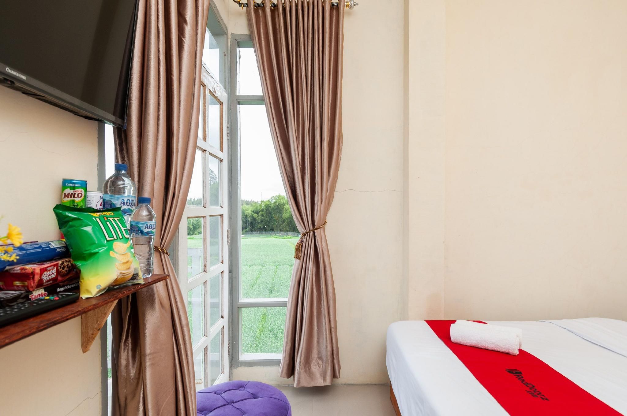 RedDoorz Sapo Rumbia 2 Berastagi Suite Room 2