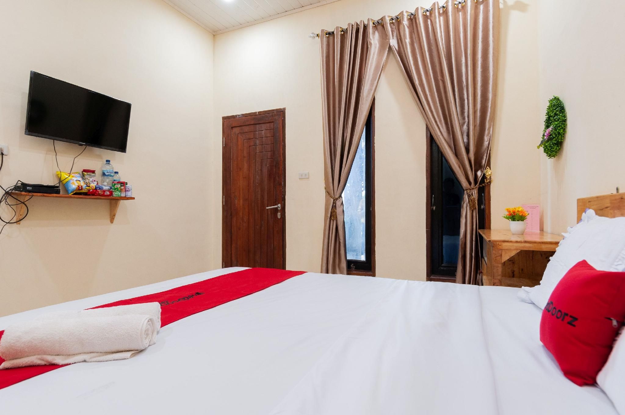 RedDoorz Sapo Rumbia 2 Berastagi Premium Room 2