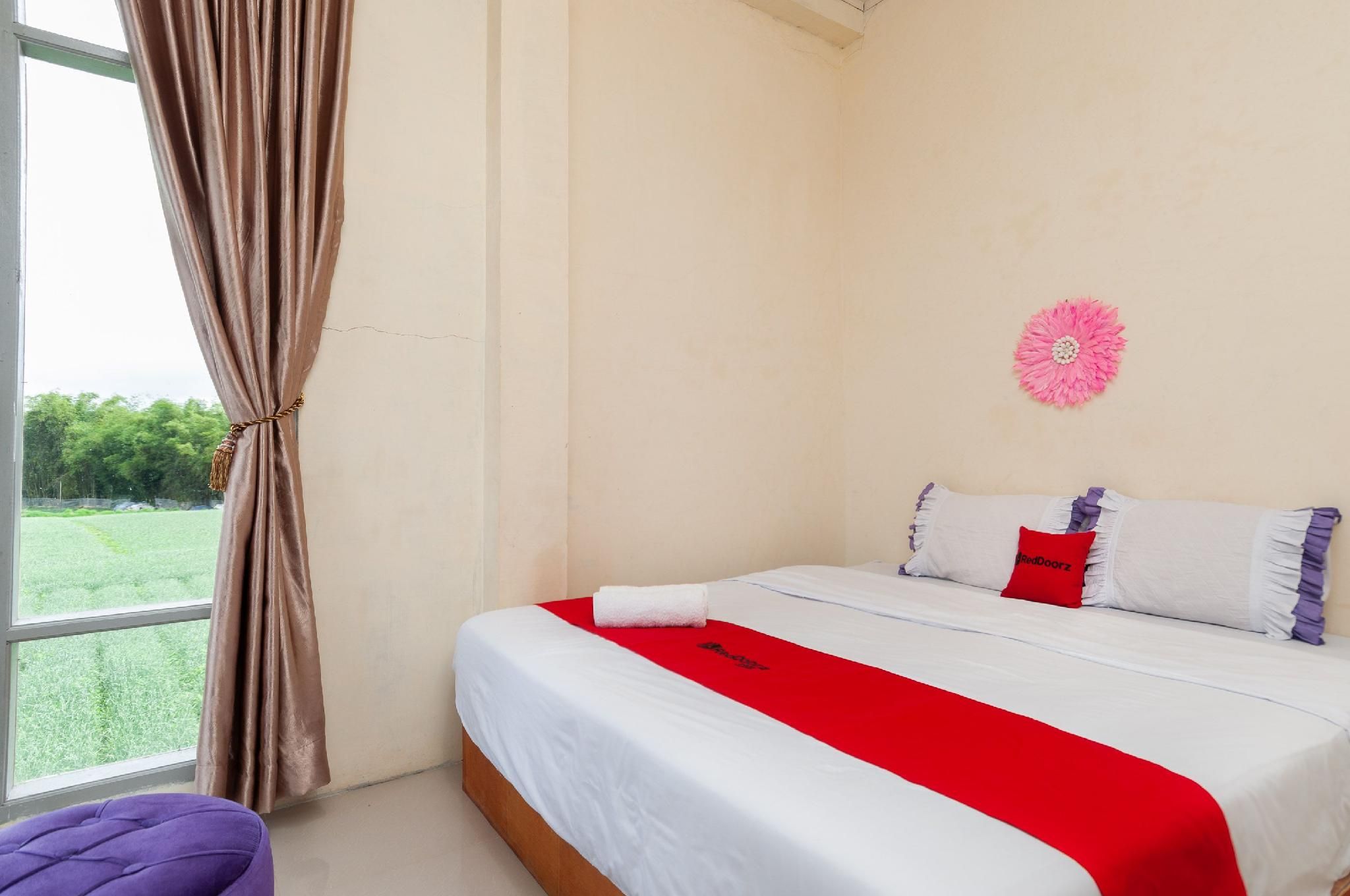 RedDoorz Sapo Rumbia 2 Berastagi Suite Room