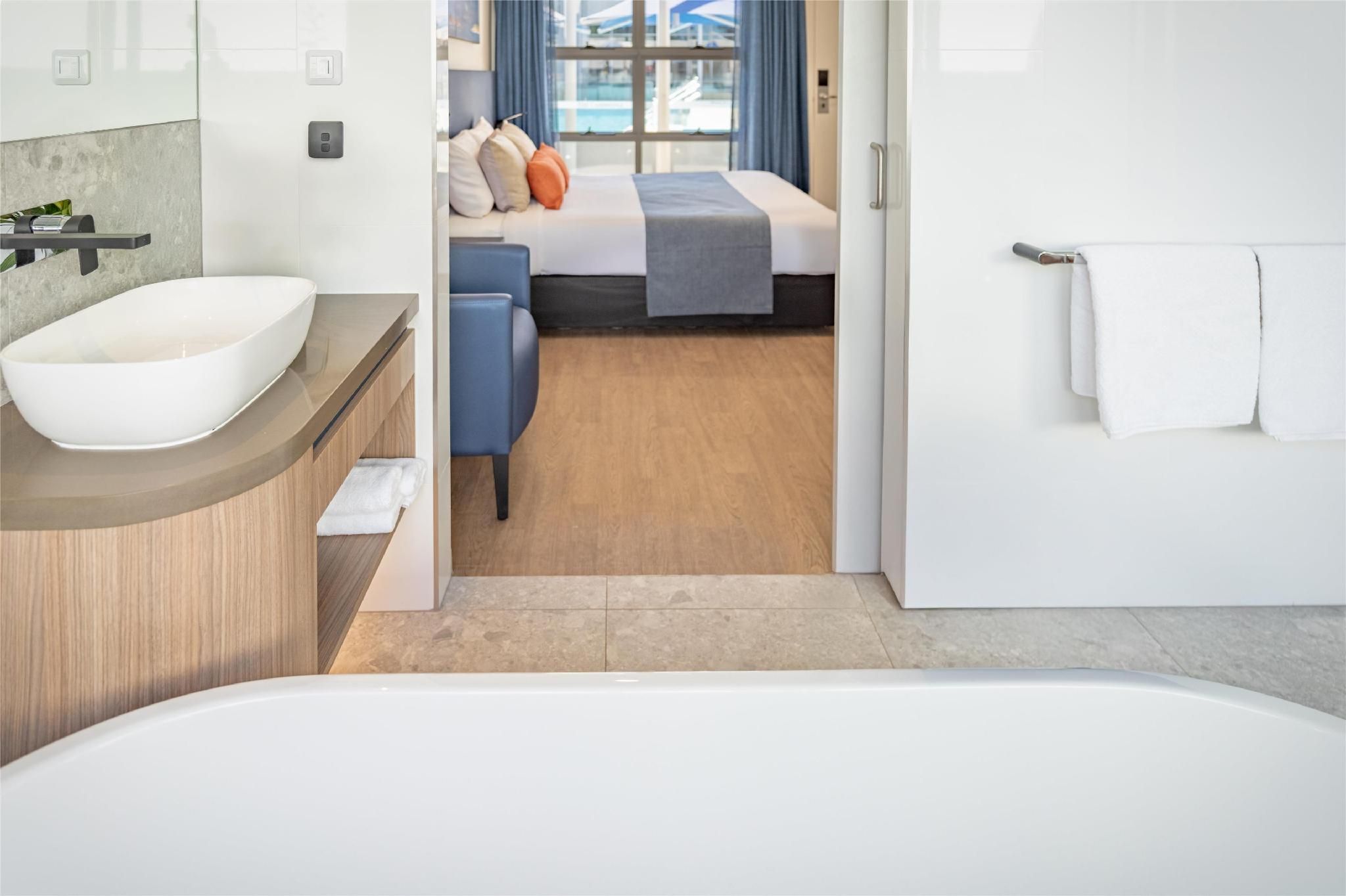 Best Western Cambridge Hotel Kununurra Suite-1 King Bed,Non-Smoking,Premium Room,Patio,Garden View 3