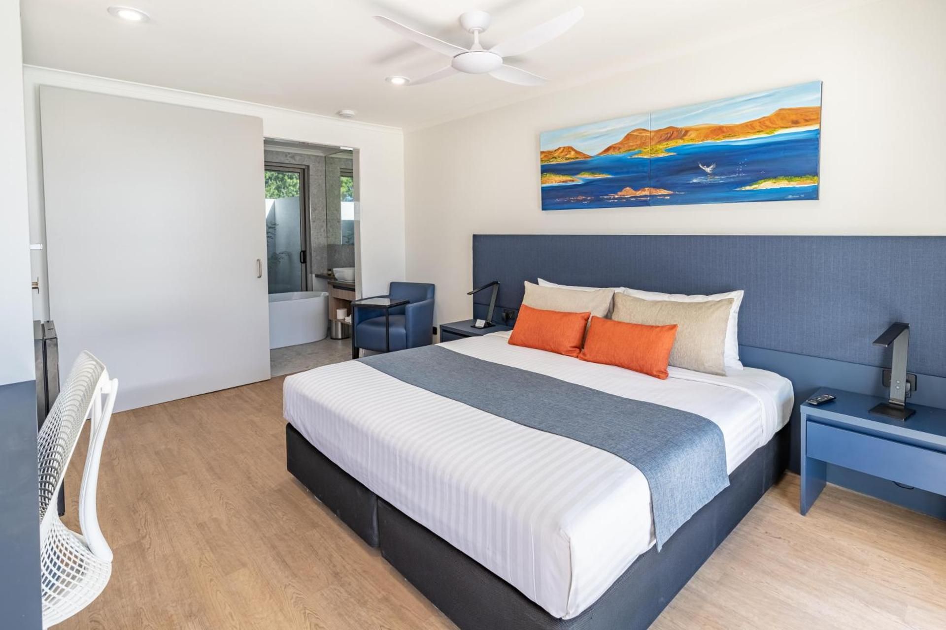 Larger Premium King Suite with Patio and Garden View - Non-Smoking