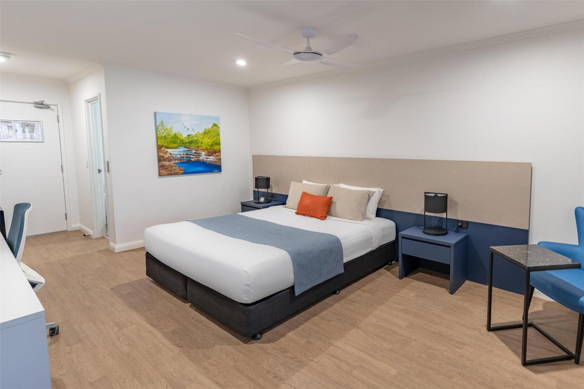 Deluxe King Room with Rain Shower - Non-Smoking