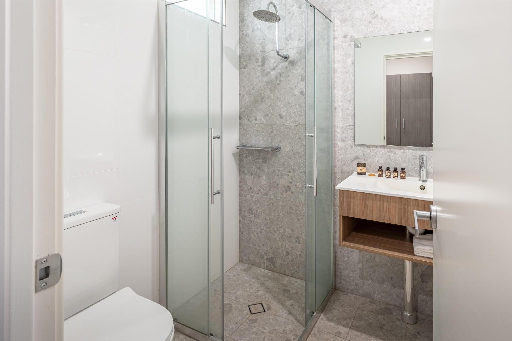 Best Western Cambridge Hotel Kununurra 1 King Bed,Non-Smoking,Standard,Desk,Wifi,Rain Shower 3