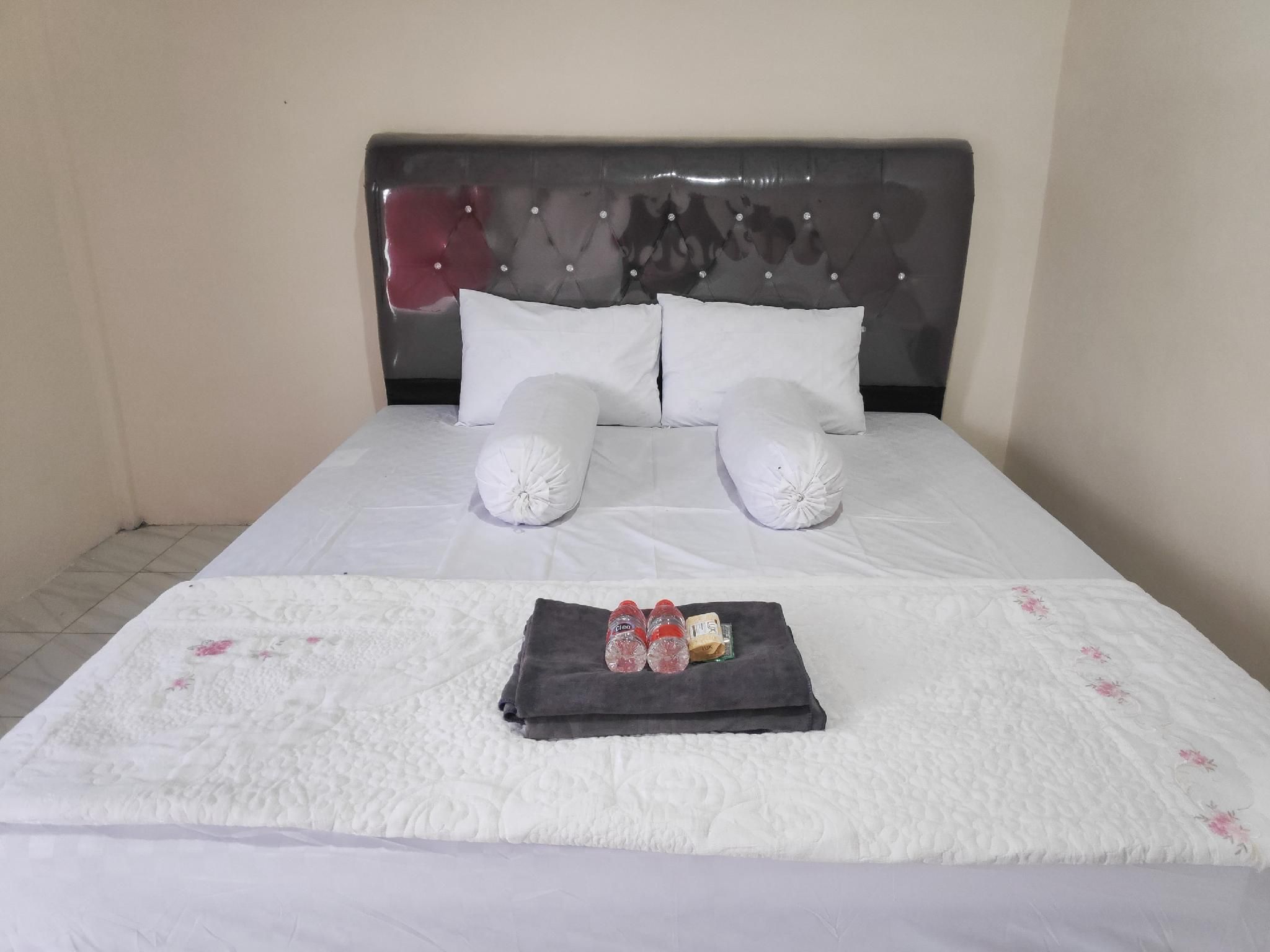 RedDoorz @ Jalan Ujung Aji Berastagi RedDoorz Room 3