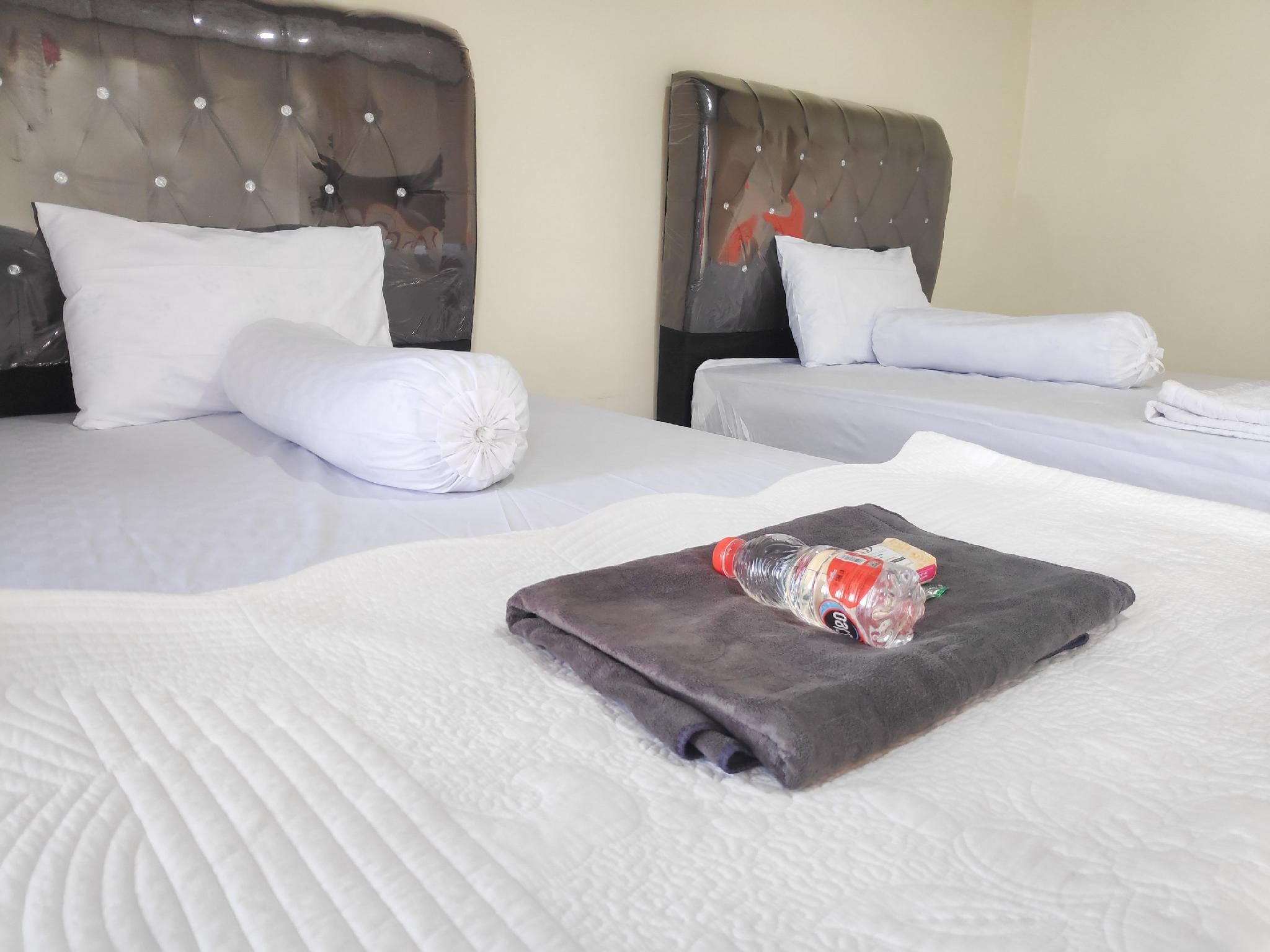 RedDoorz @ Jalan Ujung Aji Berastagi Twin Room 2