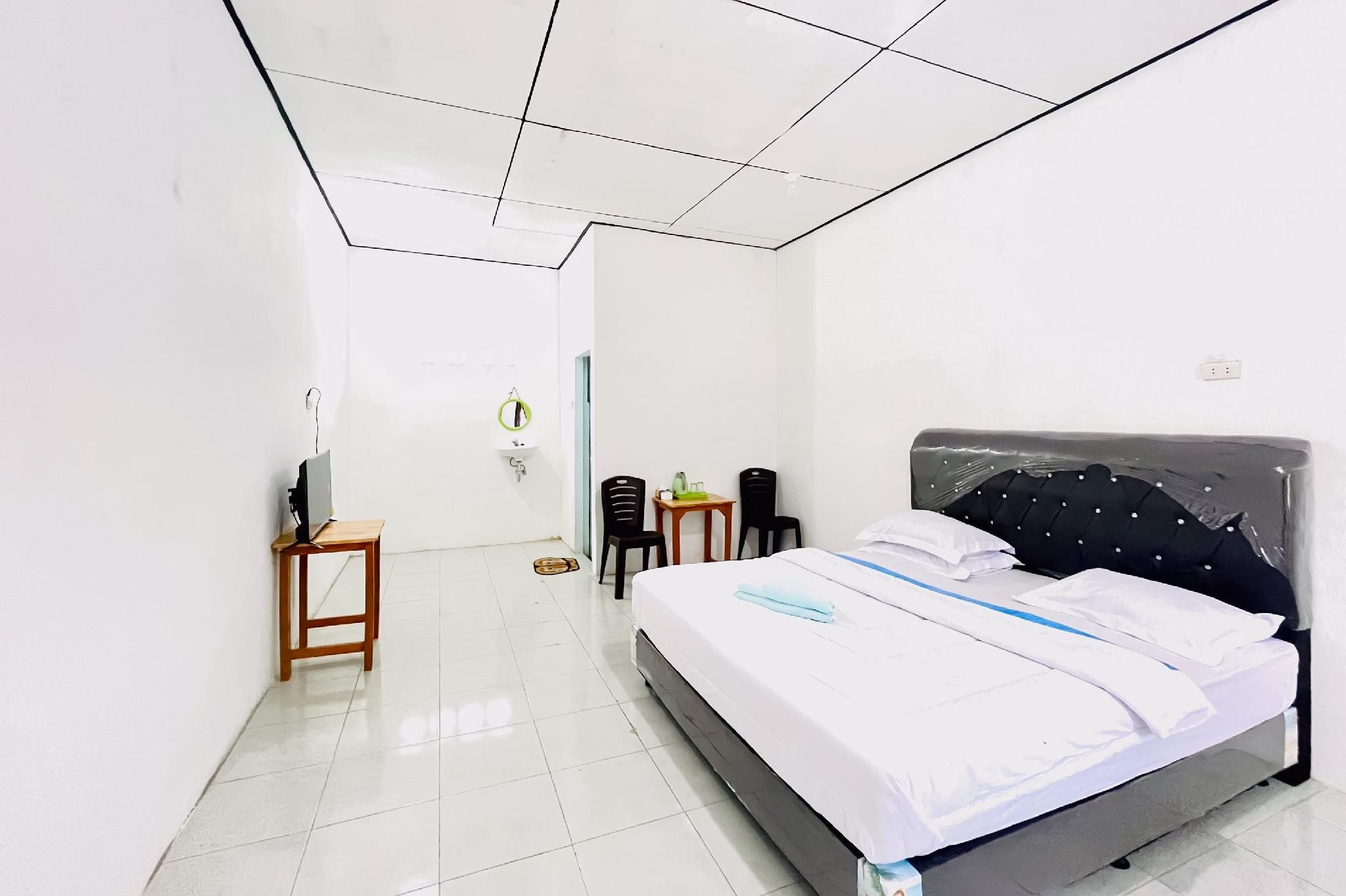 Kempu Tigan Homestay Mitra RedDoorz Standard Room 2