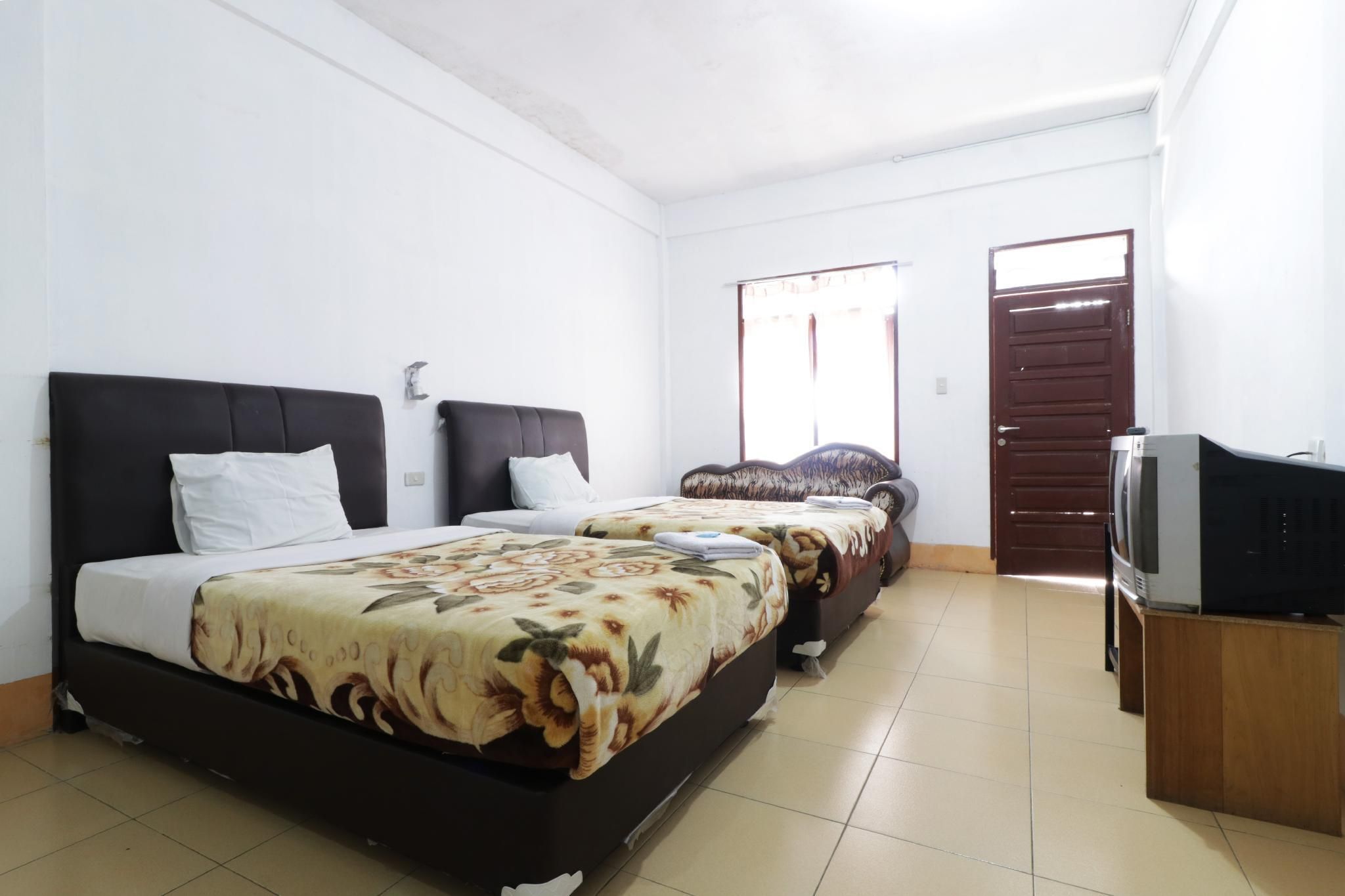 Villa Keluarga Bre Batunanggar Superior Twin Bed Room 3