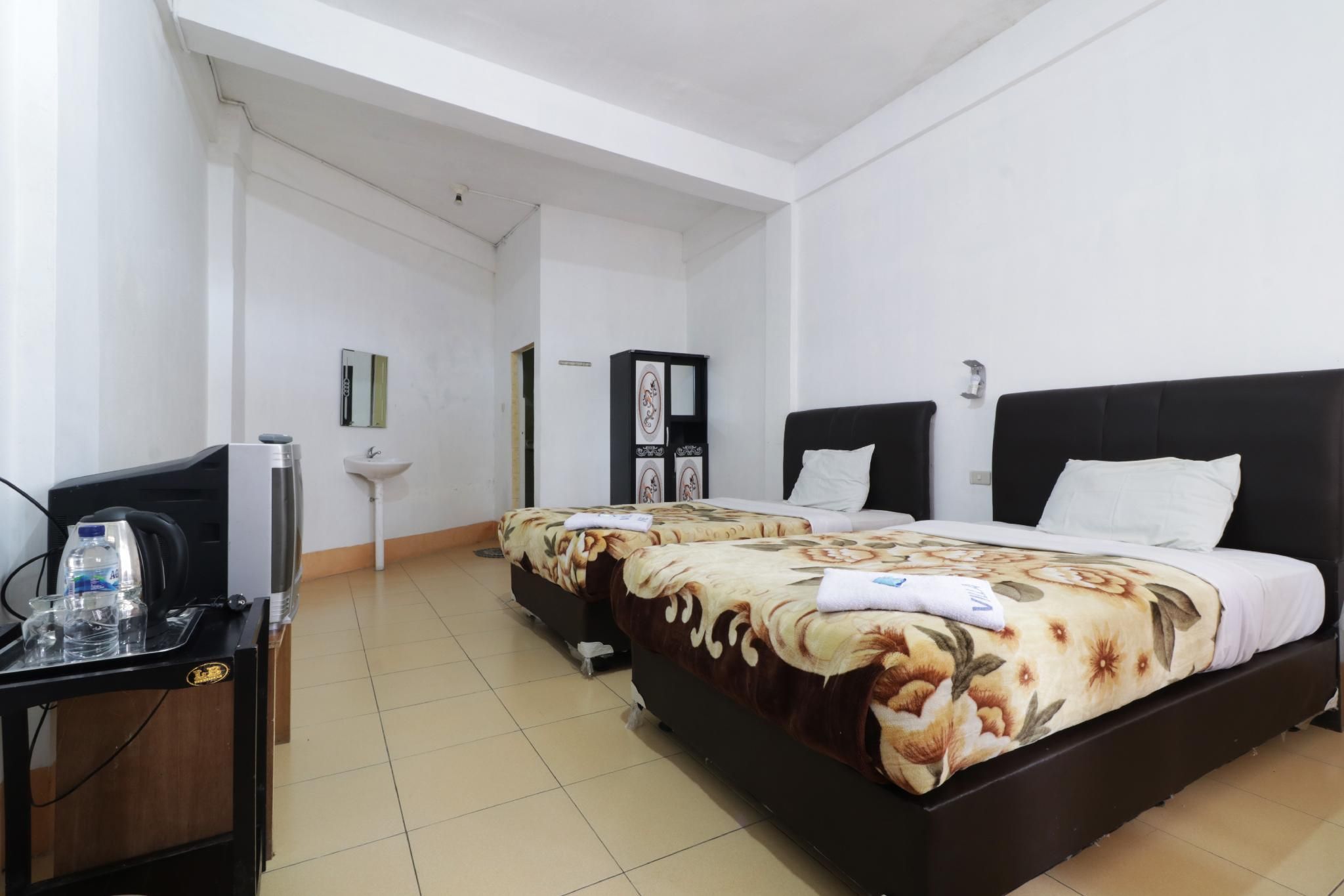 Villa Keluarga Bre Batunanggar Superior Twin Bed Room 2
