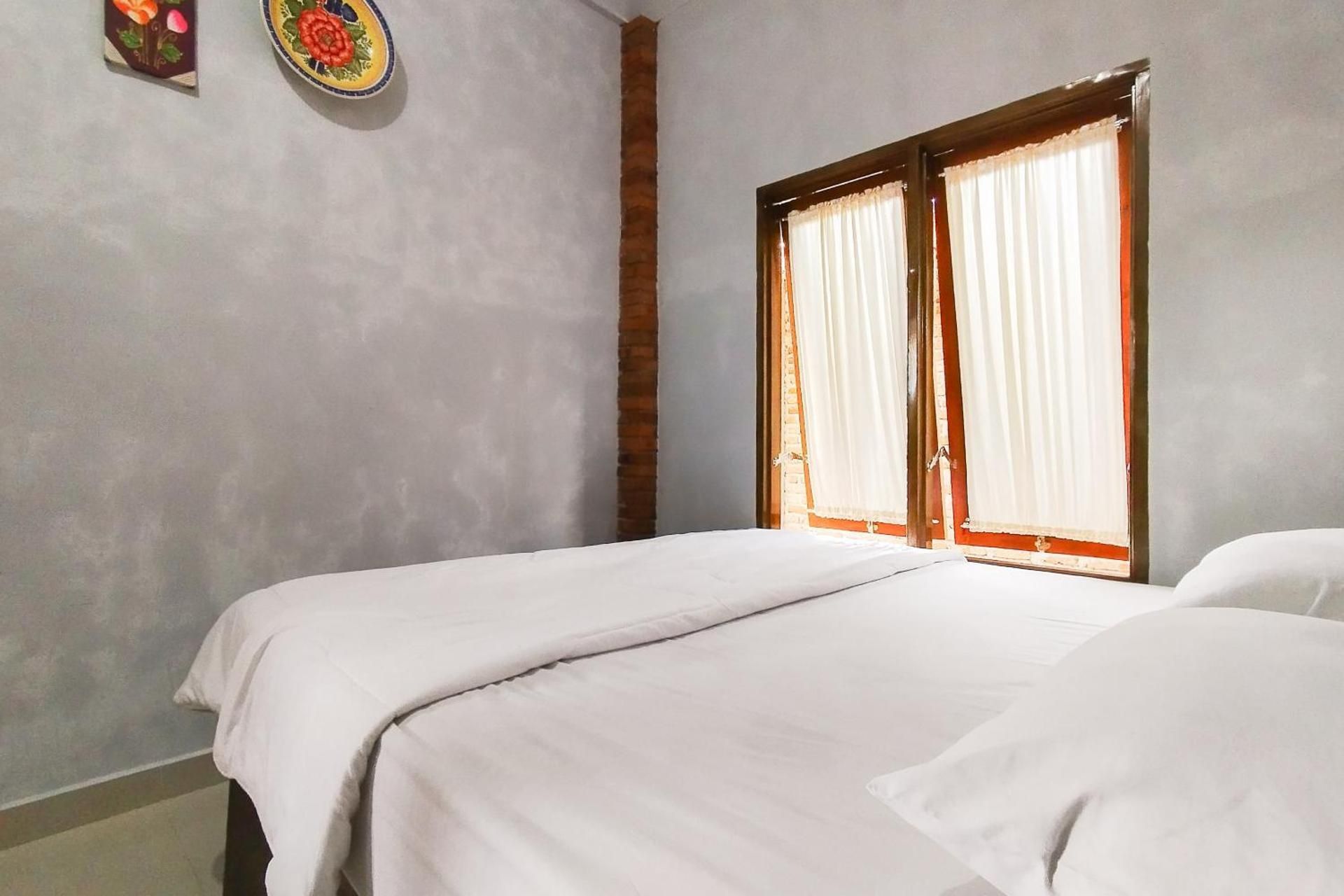 RedDoorz @Jalan Ujung Sampun Berastagi Standard Room 3