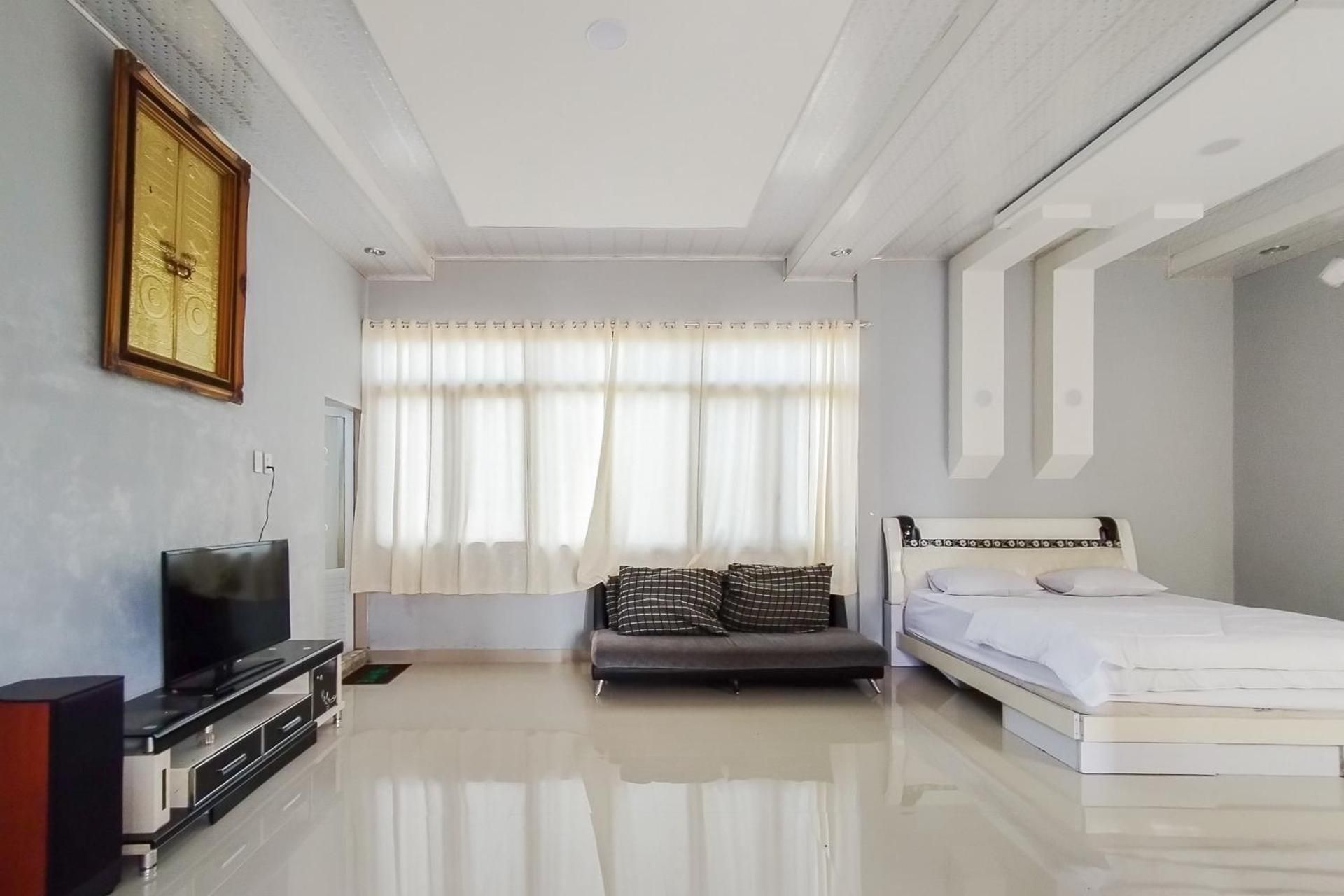 RedDoorz @Jalan Ujung Sampun Berastagi Suites Room 2