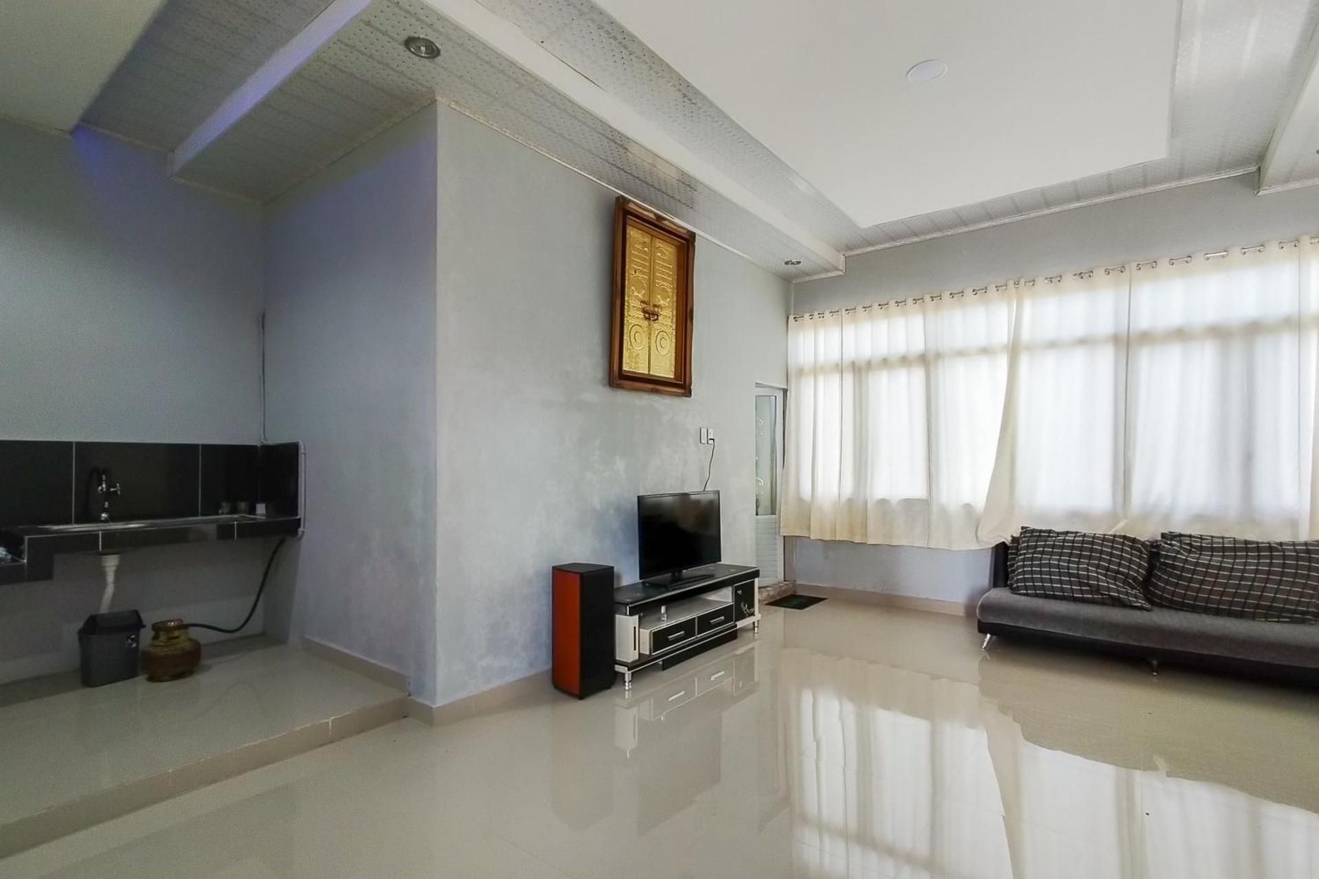 RedDoorz @Jalan Ujung Sampun Berastagi Suites Room 3