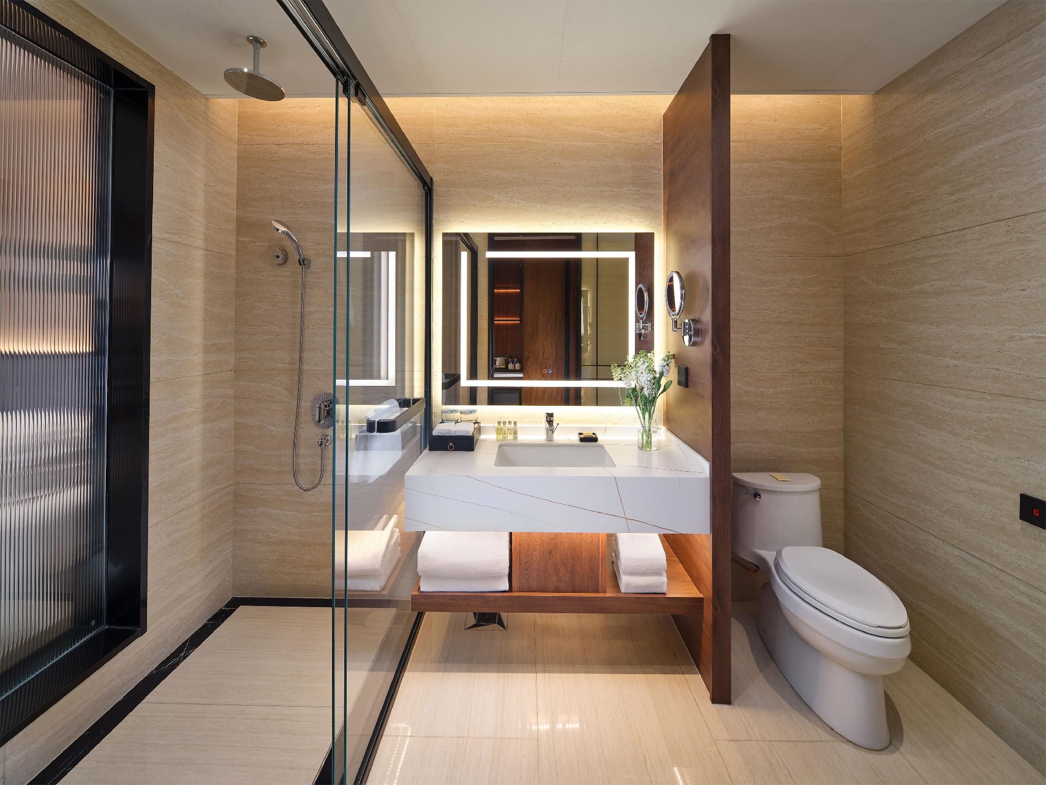 Hilton Garden Inn Anshan King Accessible Room  2