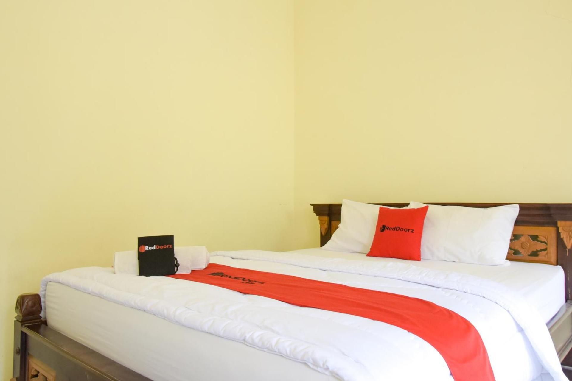 RedDoorz Syariah near Balai Kota Probolinggo 2 RedDoorz Room 2